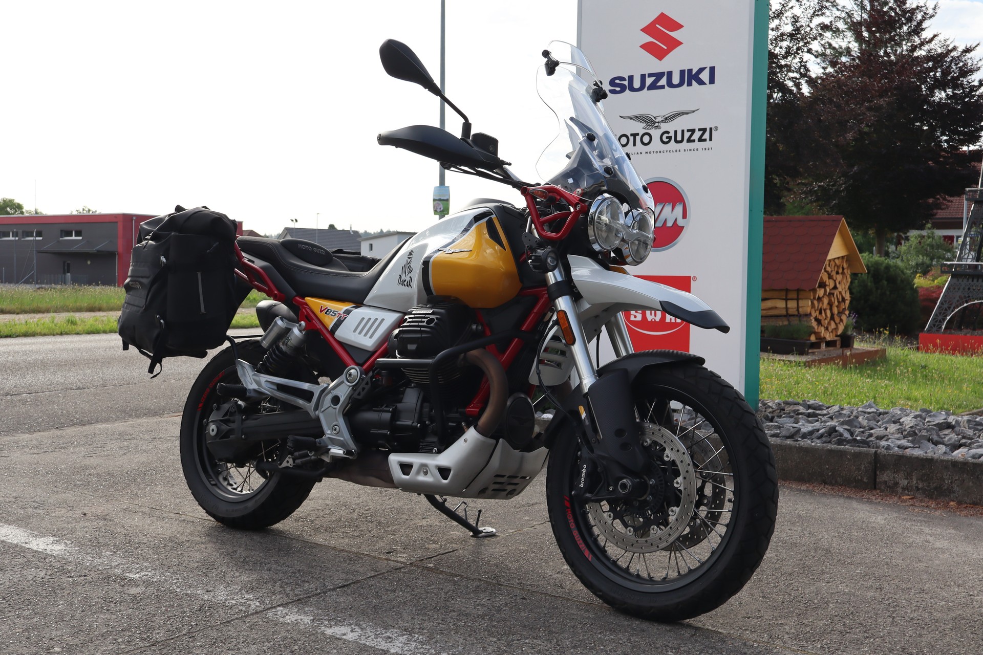 MOTO GUZZI V85 TT 850 Premium Graphics ABS-image-1