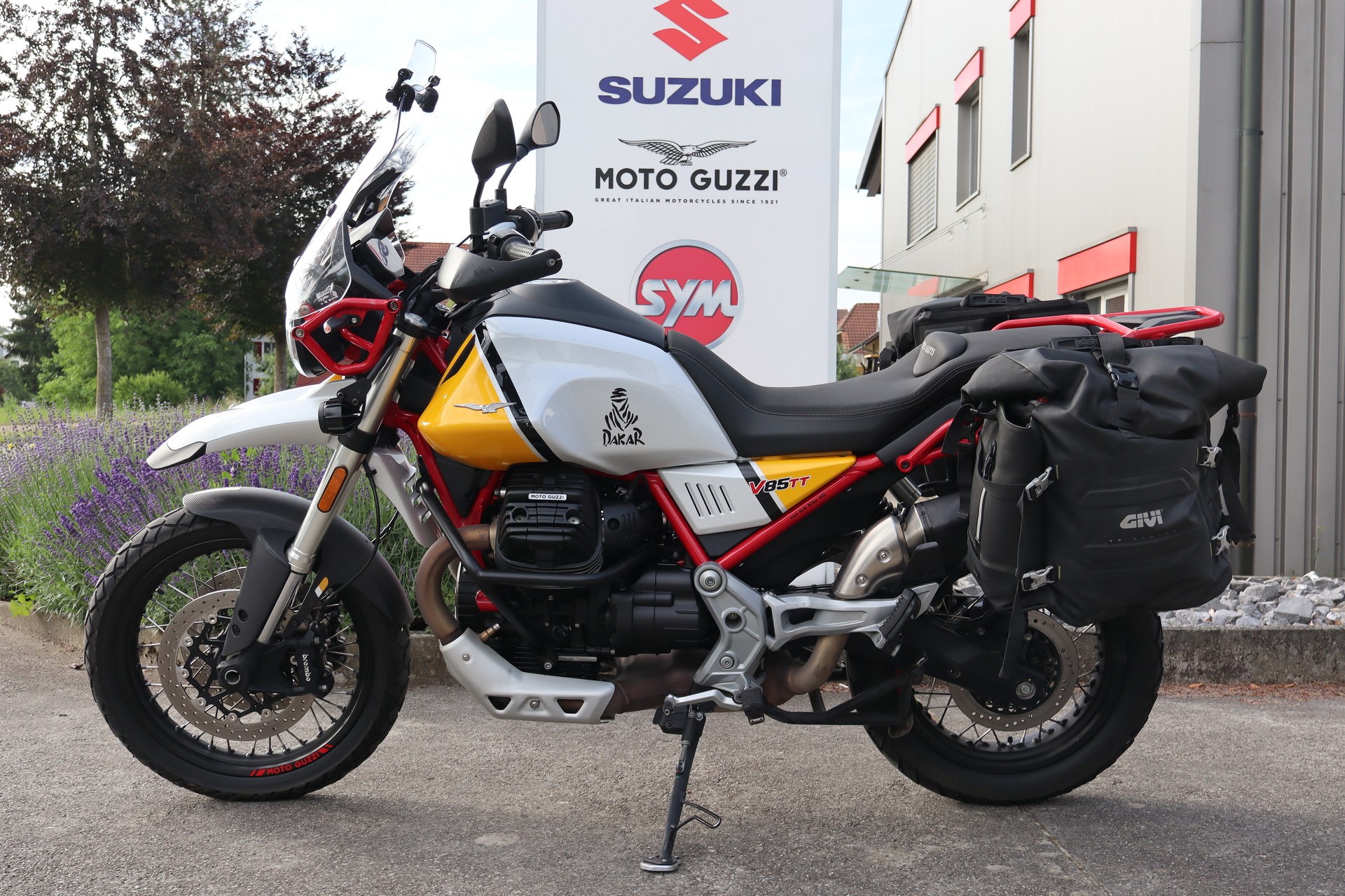 MOTO GUZZI V85 TT 850 Premium Graphics ABS-image-3