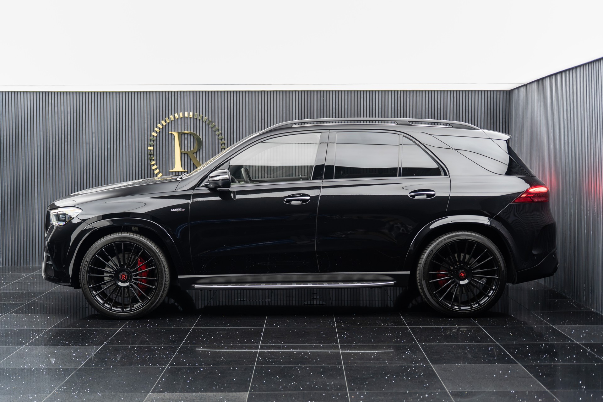 MERCEDES-BENZ GLE 53 AMG 4Matic+ 9G-Speedshift 7-Plätzer-showroom-element-2