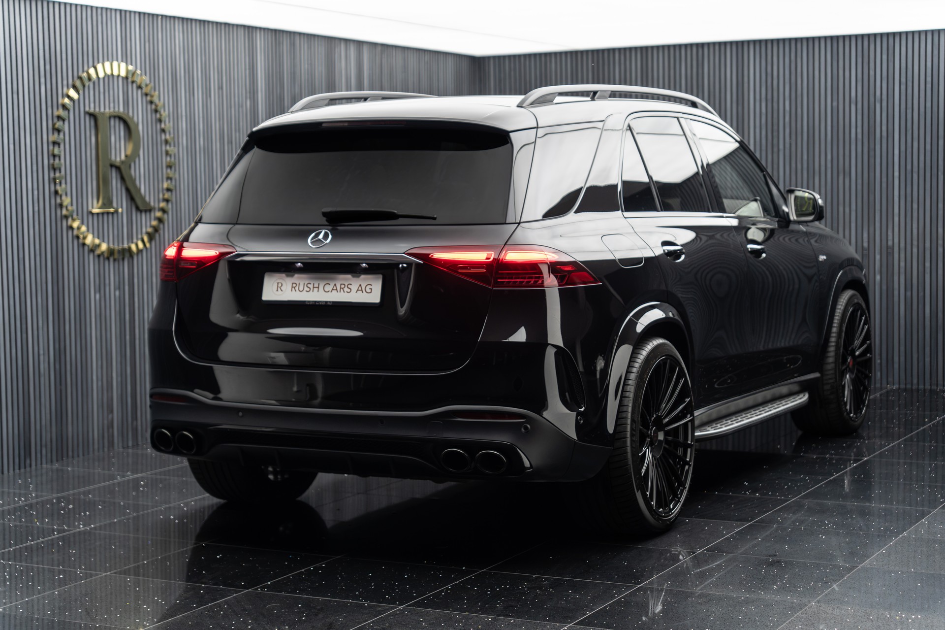 MERCEDES-BENZ GLE 53 AMG 4Matic+ 9G-Speedshift 7-Plätzer-showroom-element-3