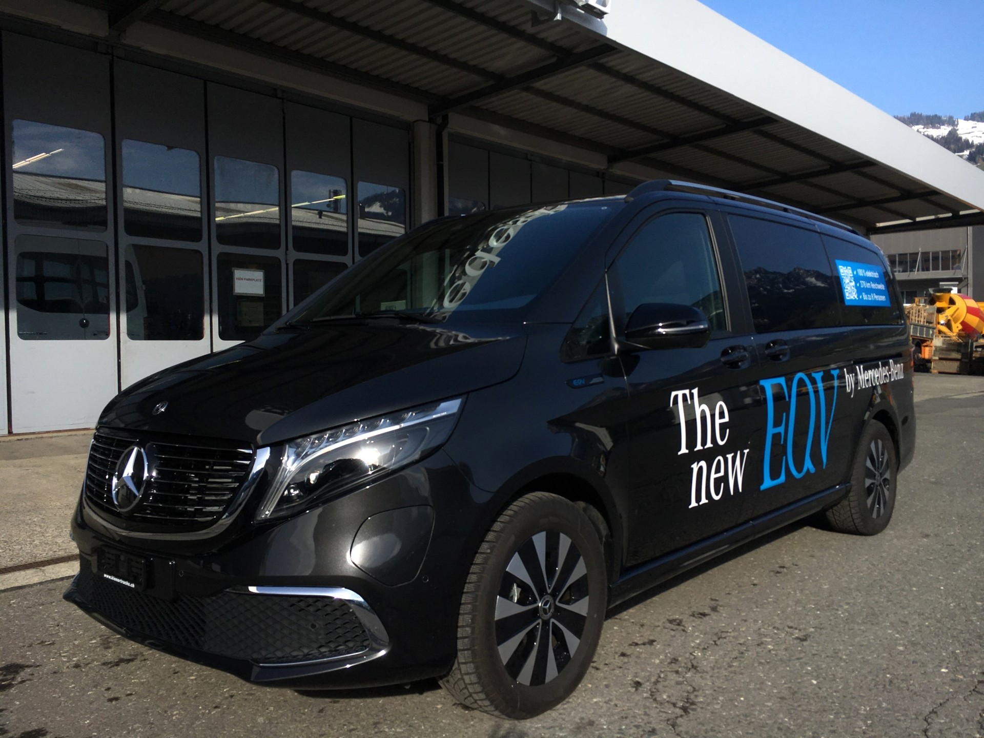 MERCEDES-BENZ EQV 300 lang-image-1