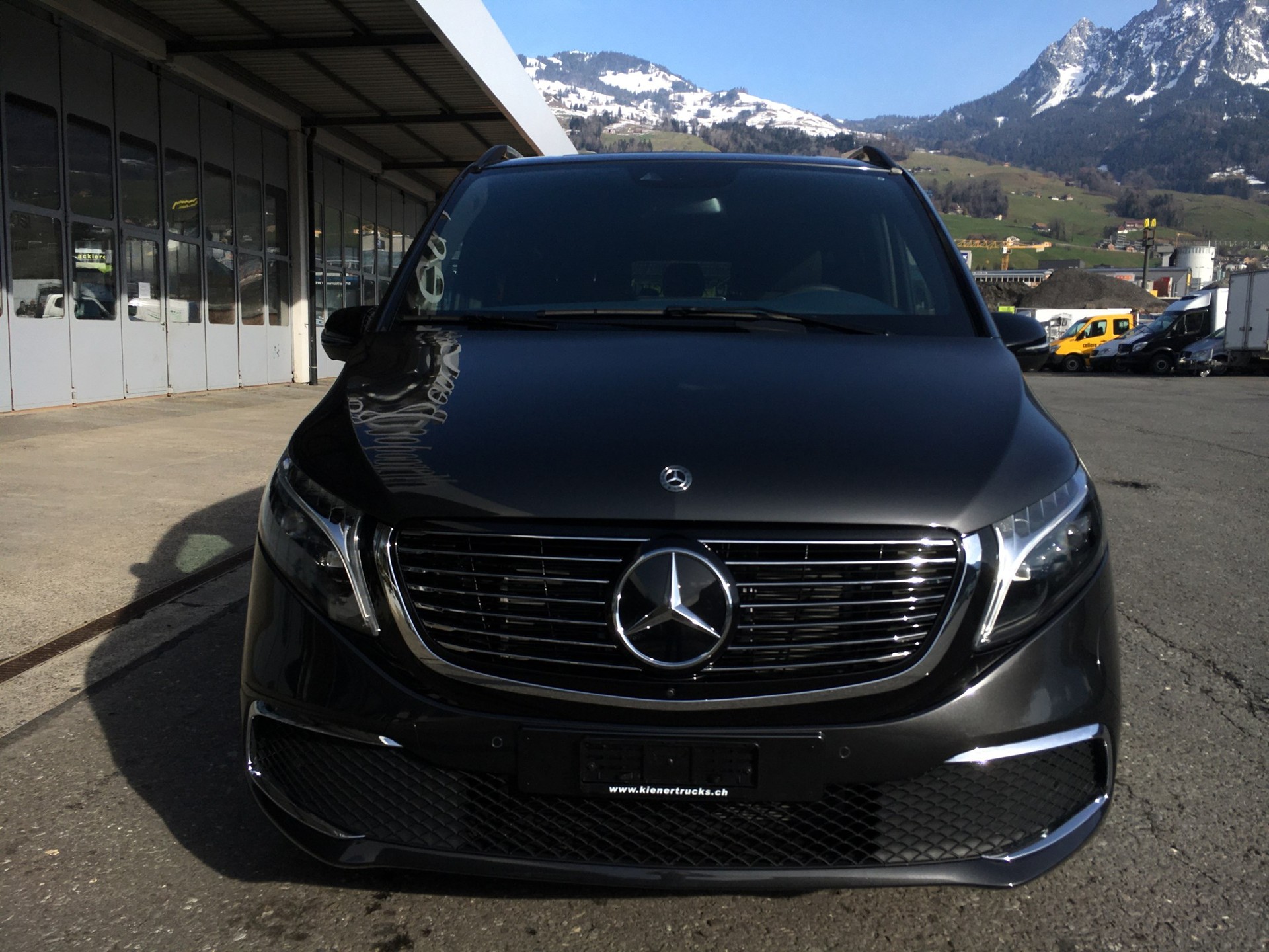 MERCEDES-BENZ EQV 300 lang-image-2