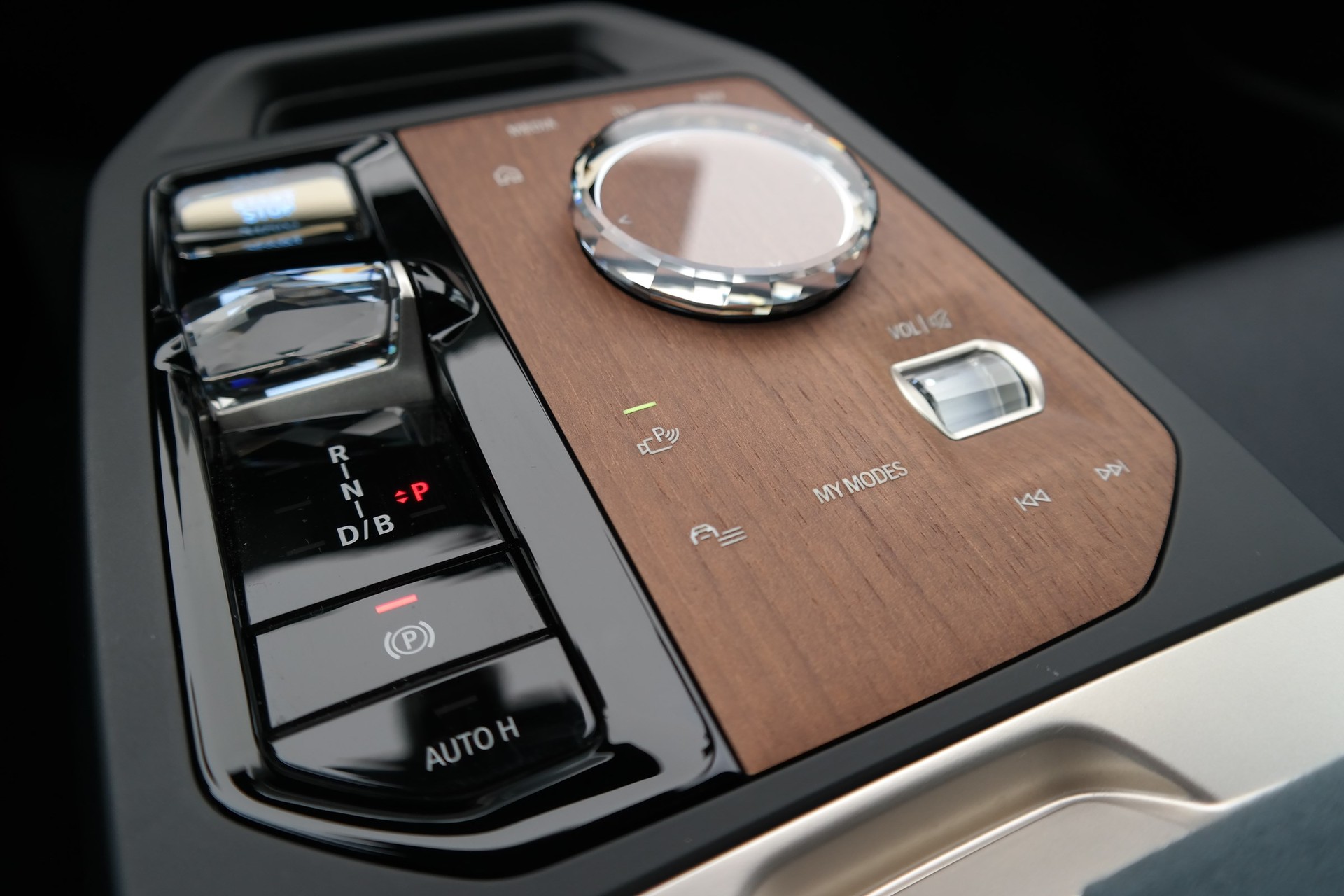 BMW iX xDrive50-image-15