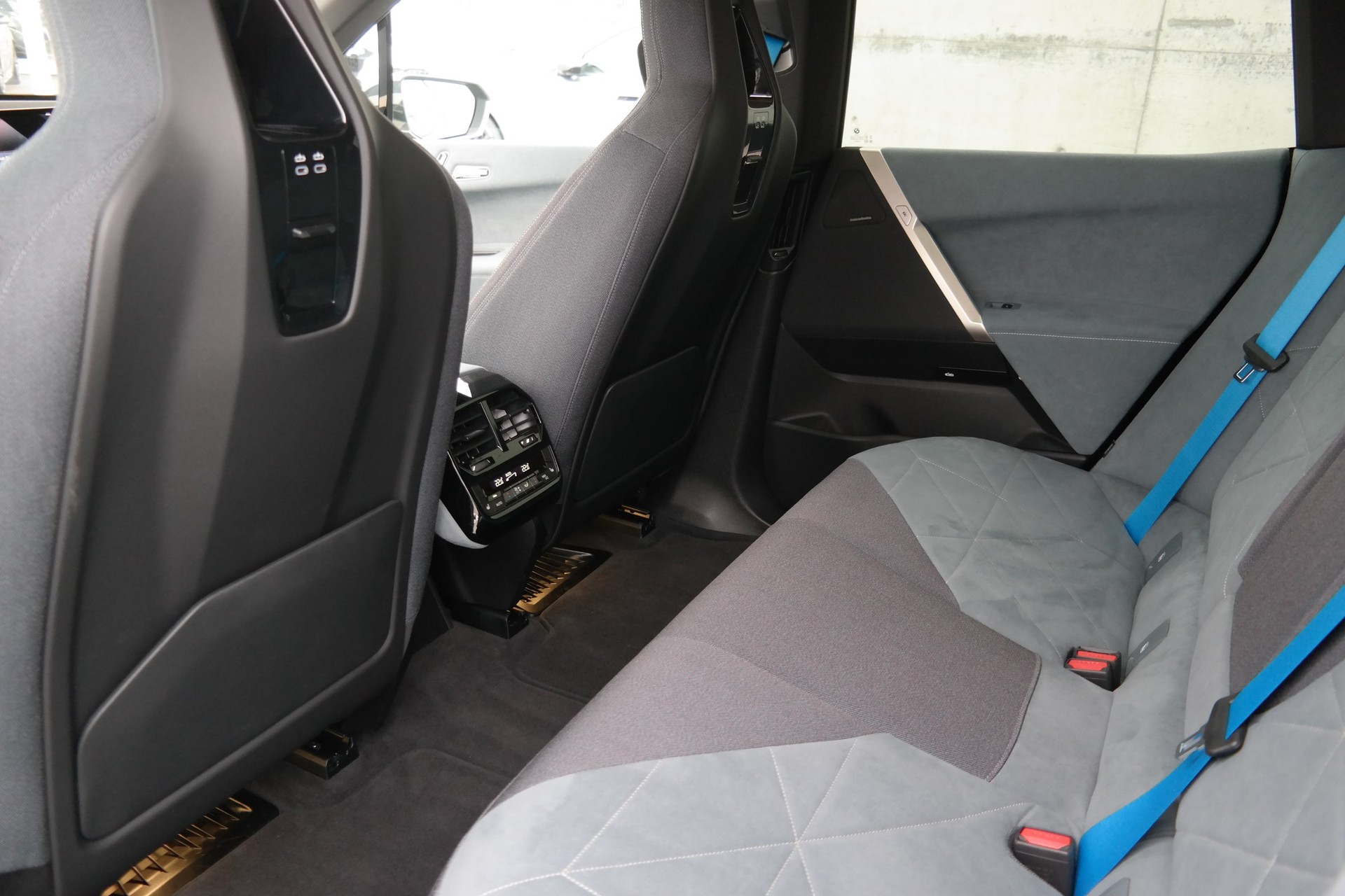 BMW iX xDrive50-image-10