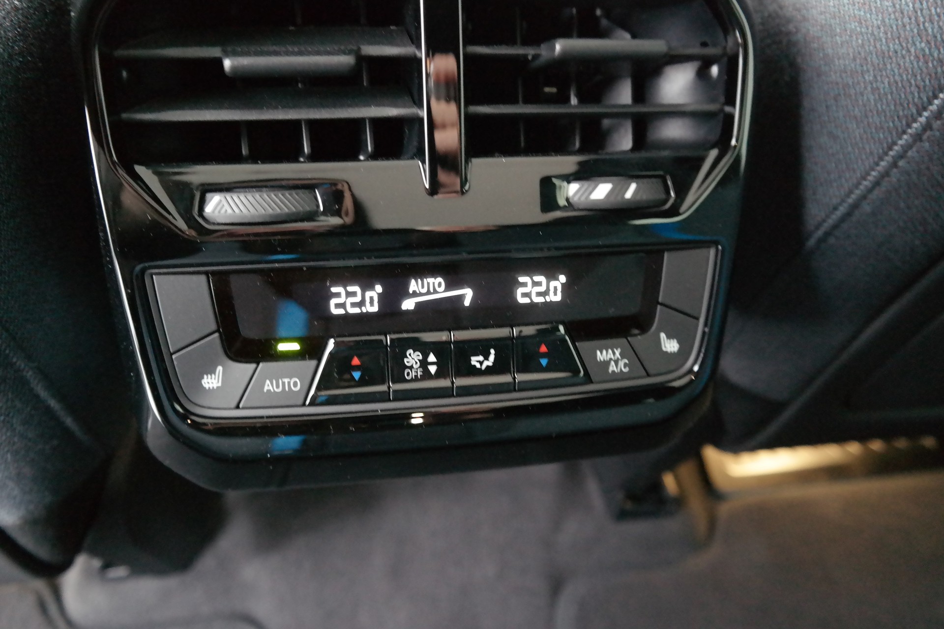 BMW iX xDrive50-image-11