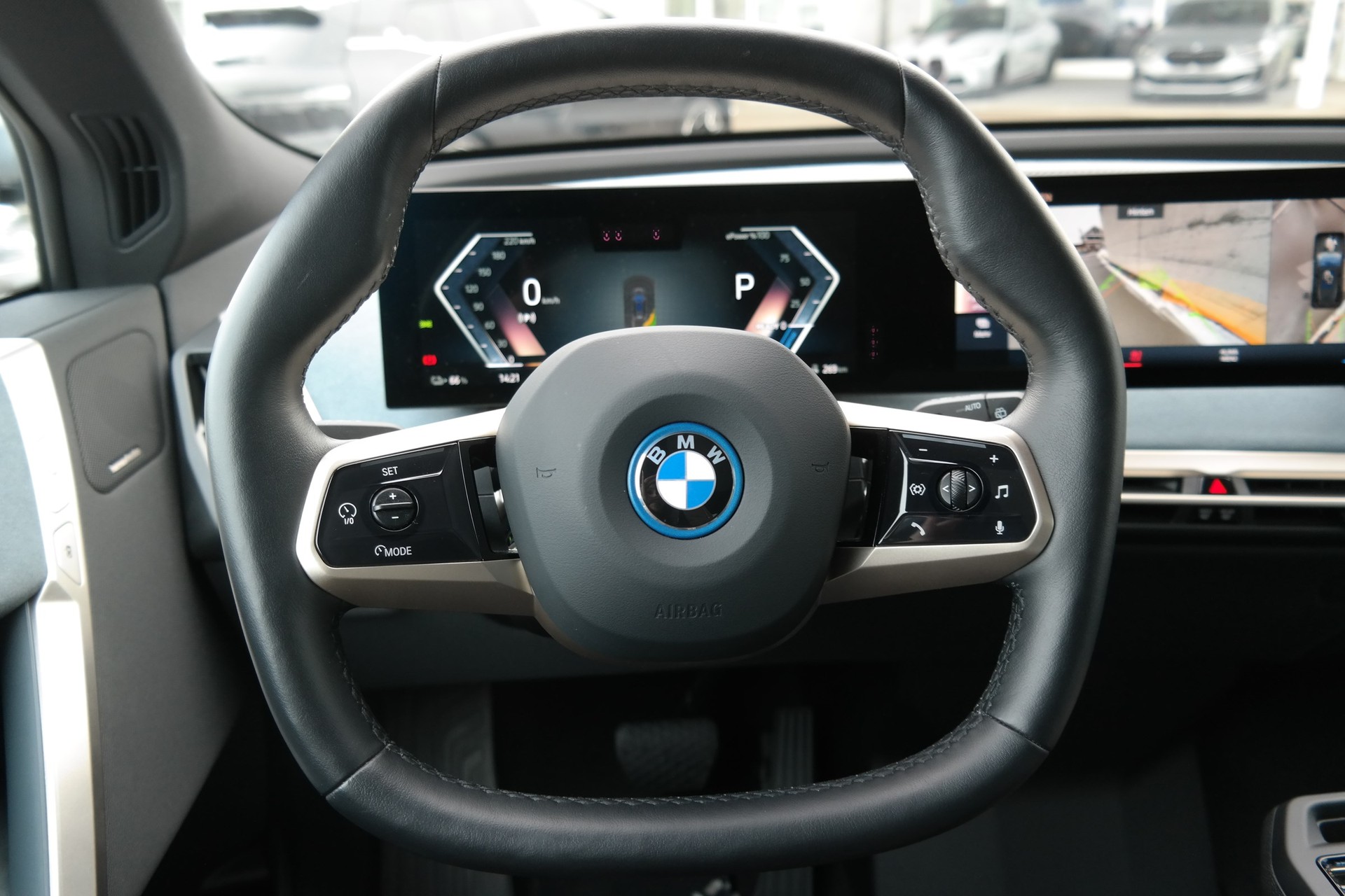 BMW iX xDrive50-image-13