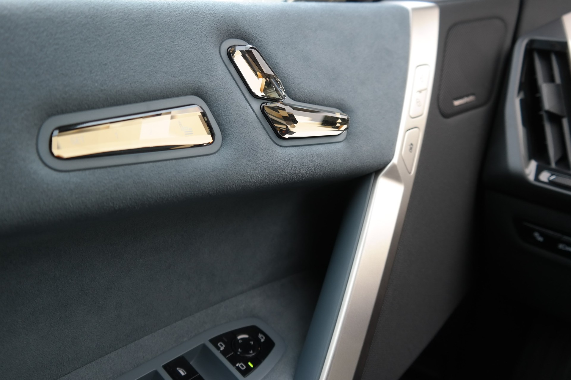BMW iX xDrive50-image-6