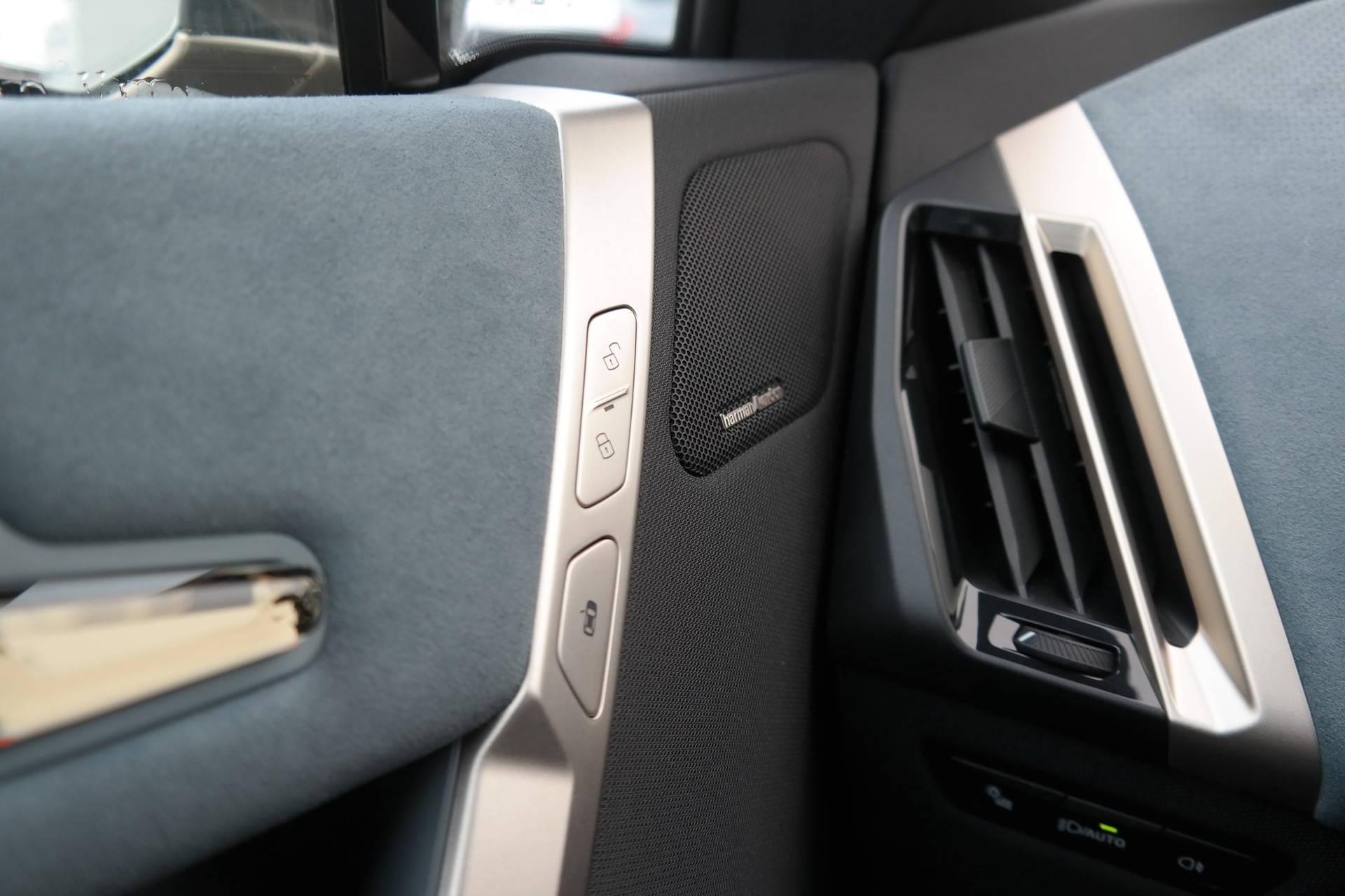 BMW iX xDrive50-image-8