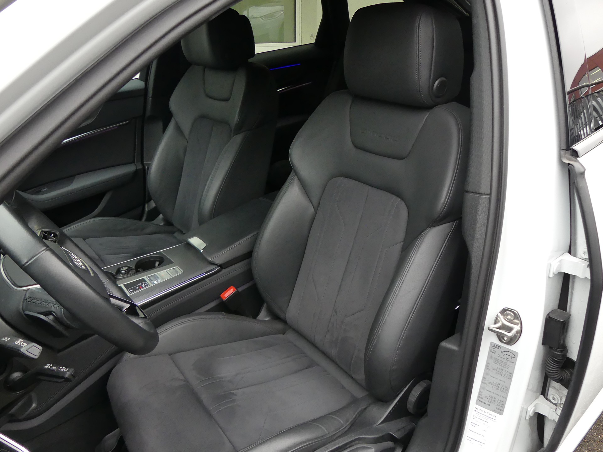 AUDI A6 allroad 40 TDI quattro tiptronic-image-11