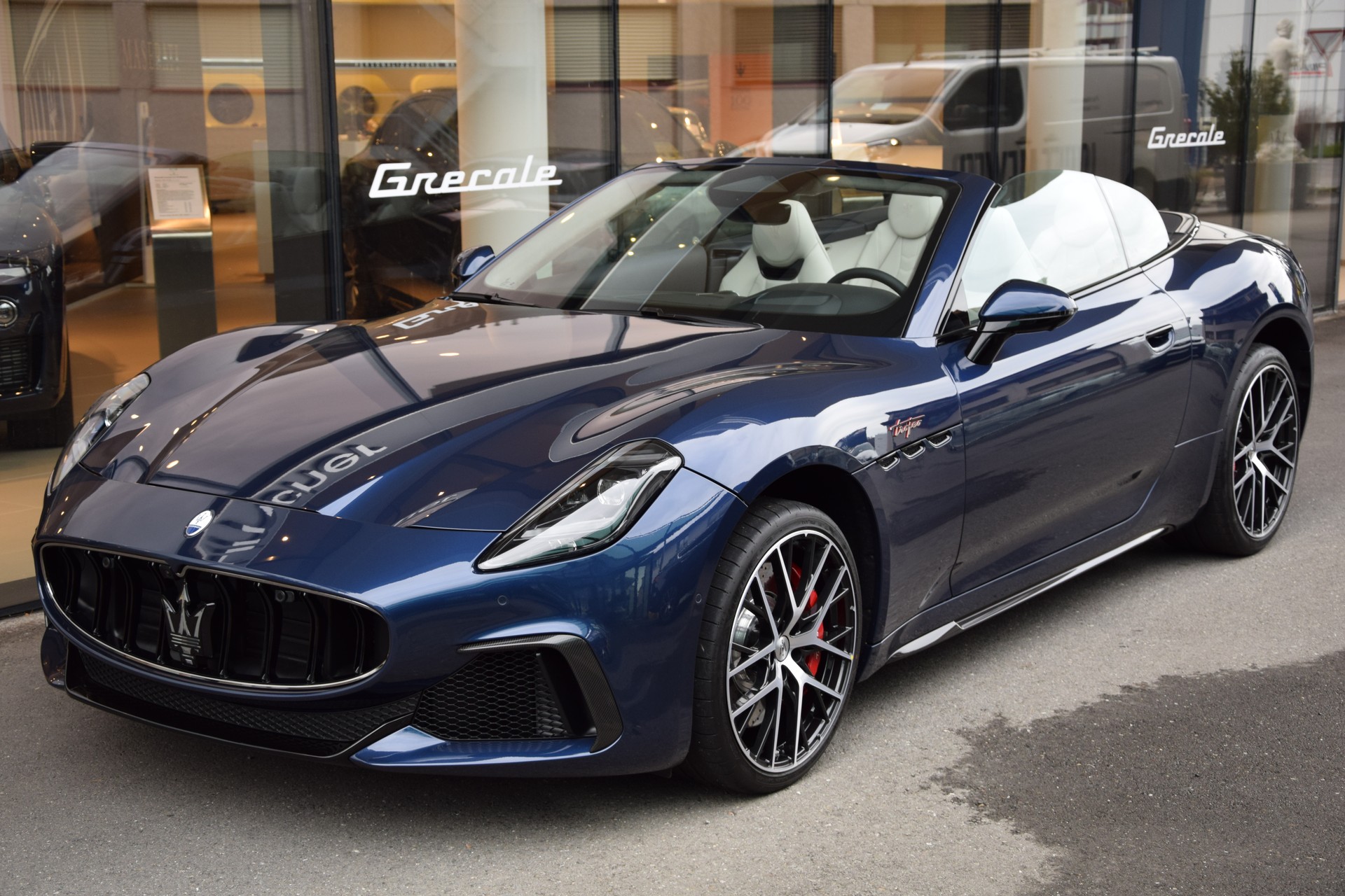 MASERATI GranCabrio Trofeo-showroom-element-1