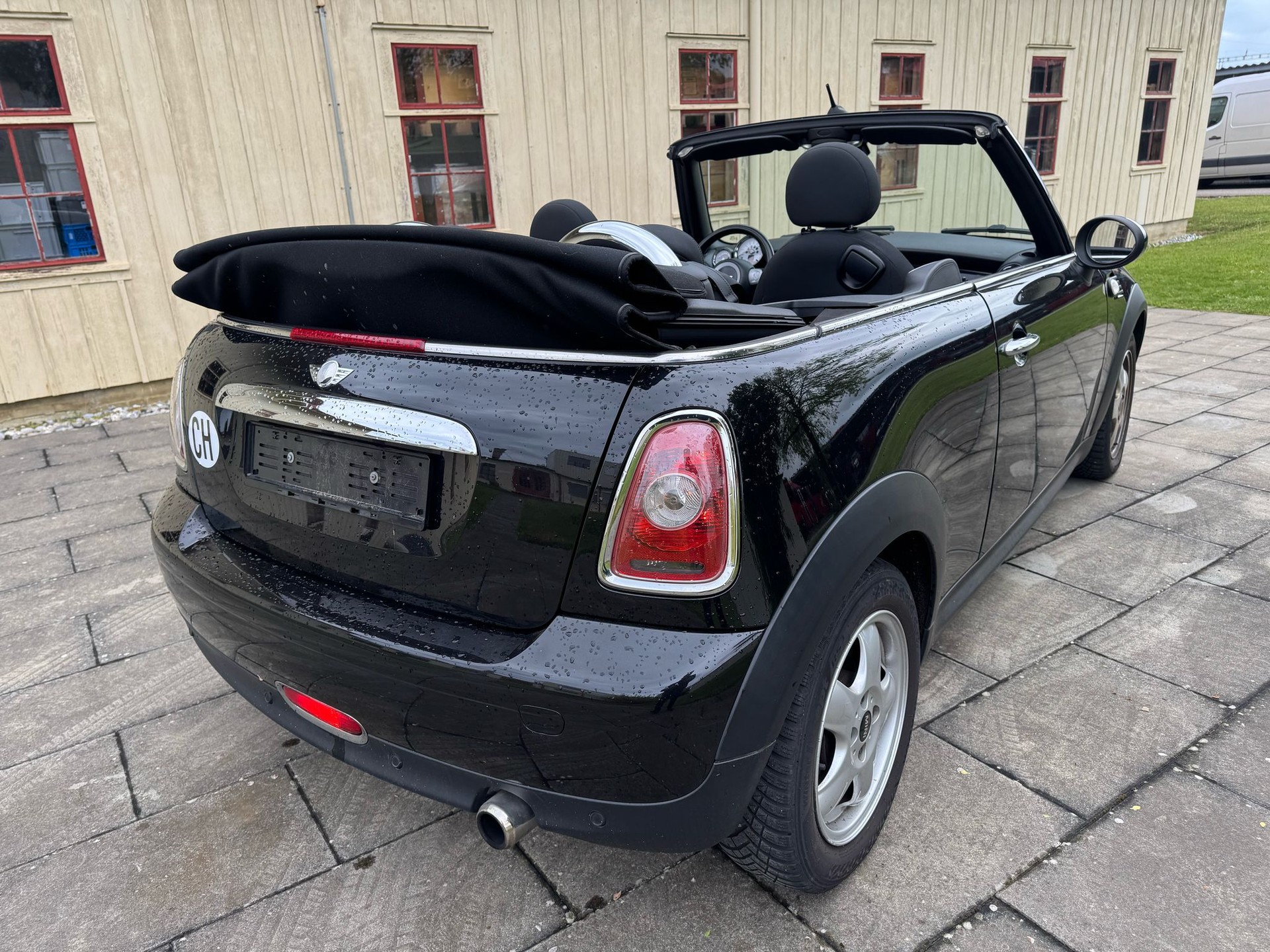 MINI One Cabriolet-image-9