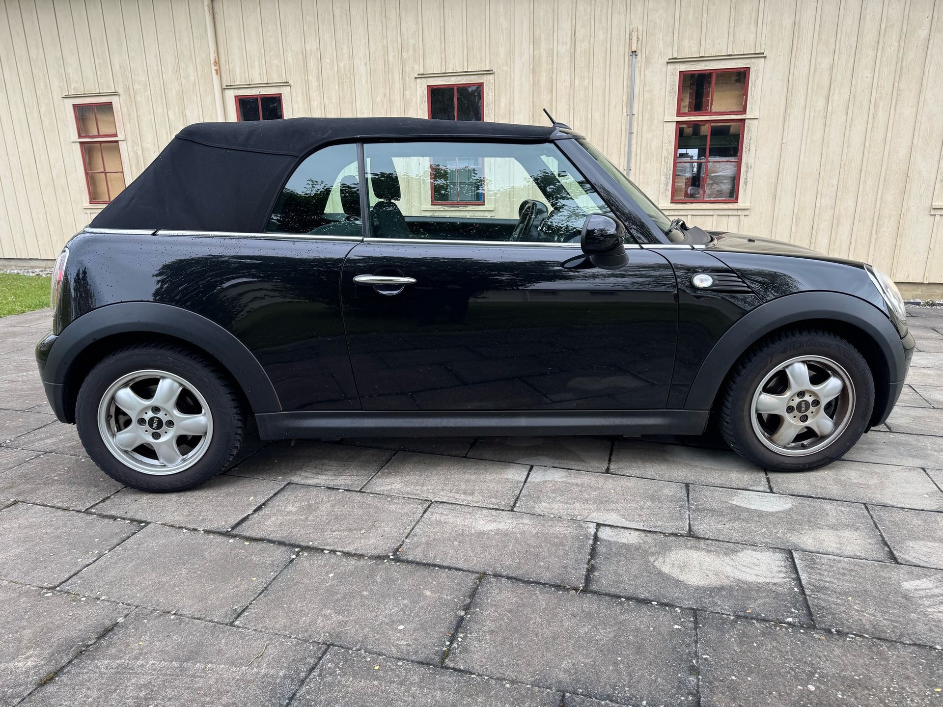 MINI One Cabriolet-image-4