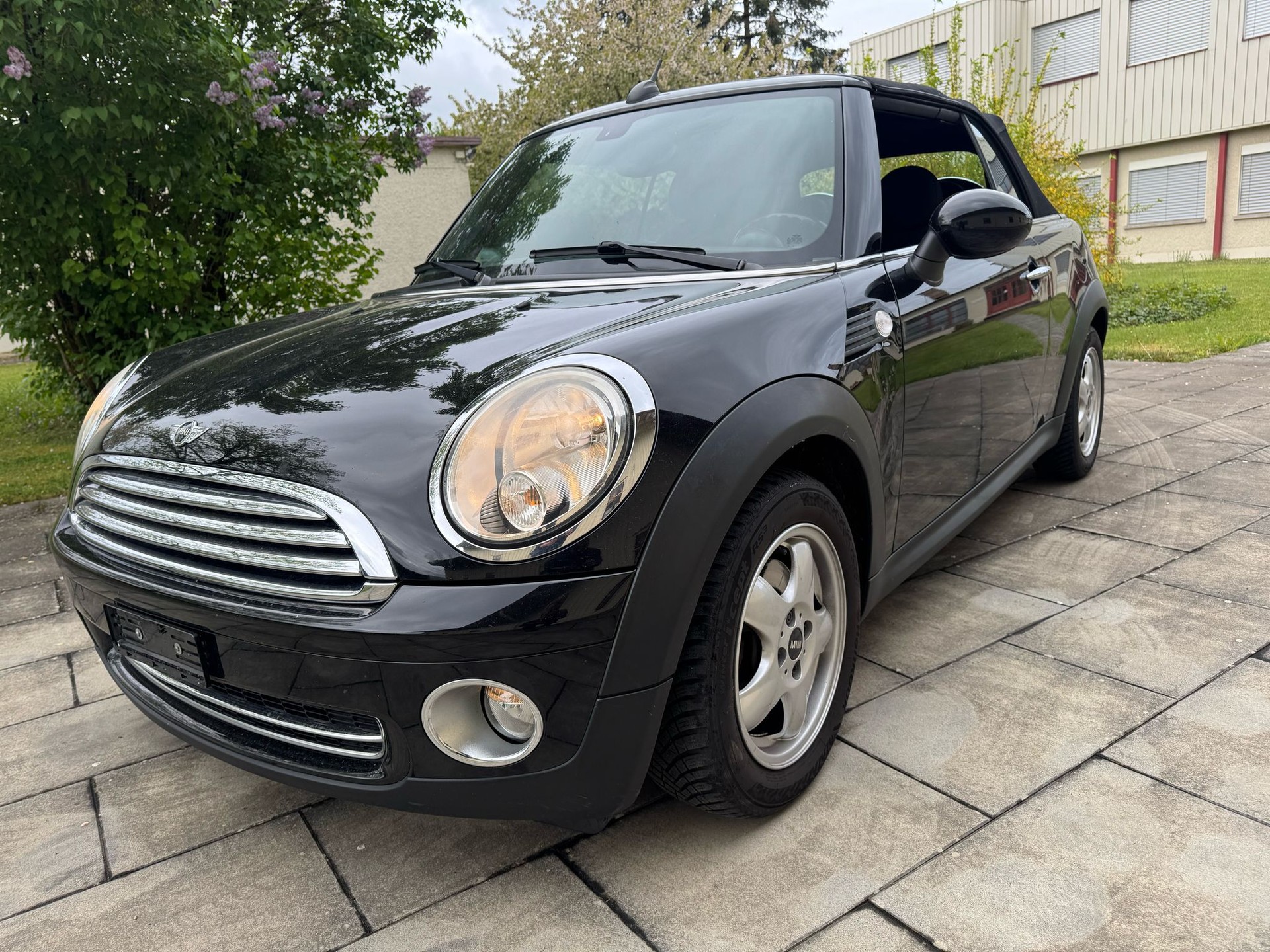MINI One Cabriolet-image-2