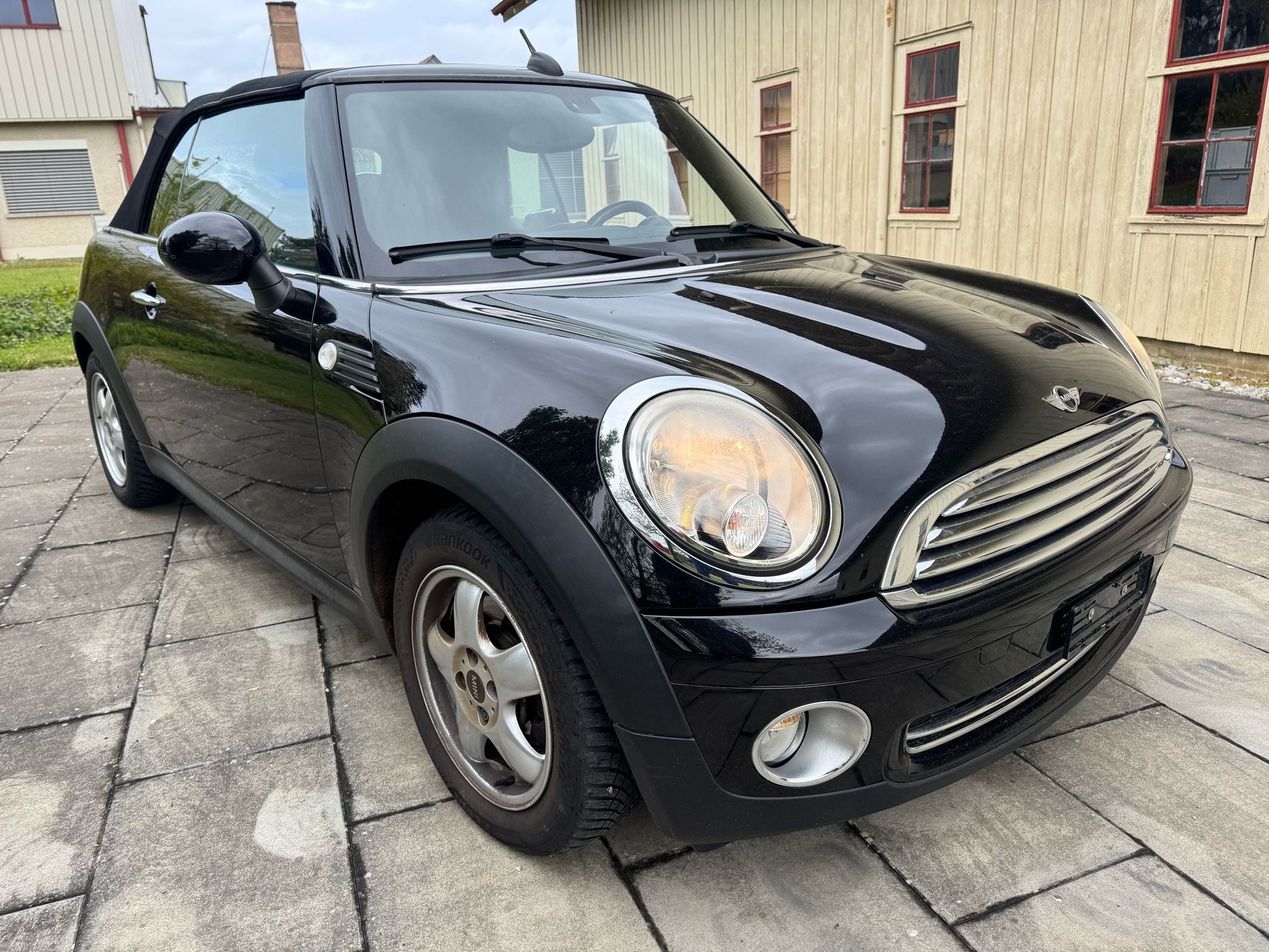 MINI One Cabriolet-image-1