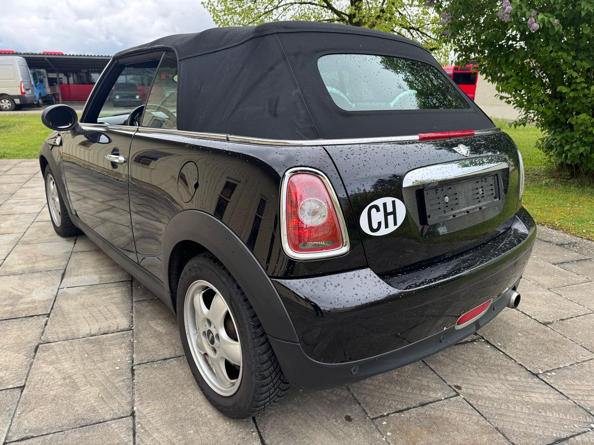 MINI One Cabriolet-image-7