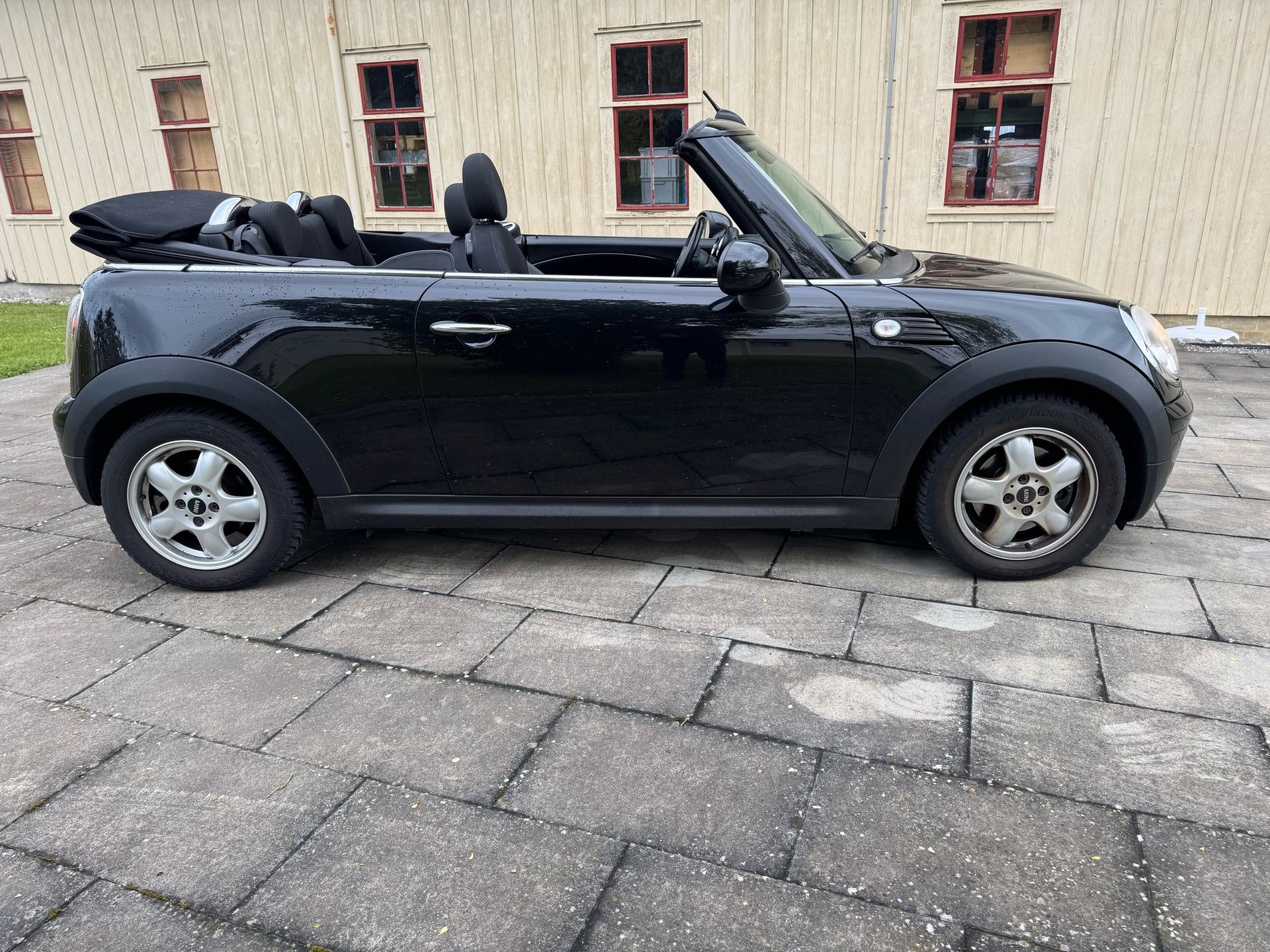 MINI One Cabriolet-image-5