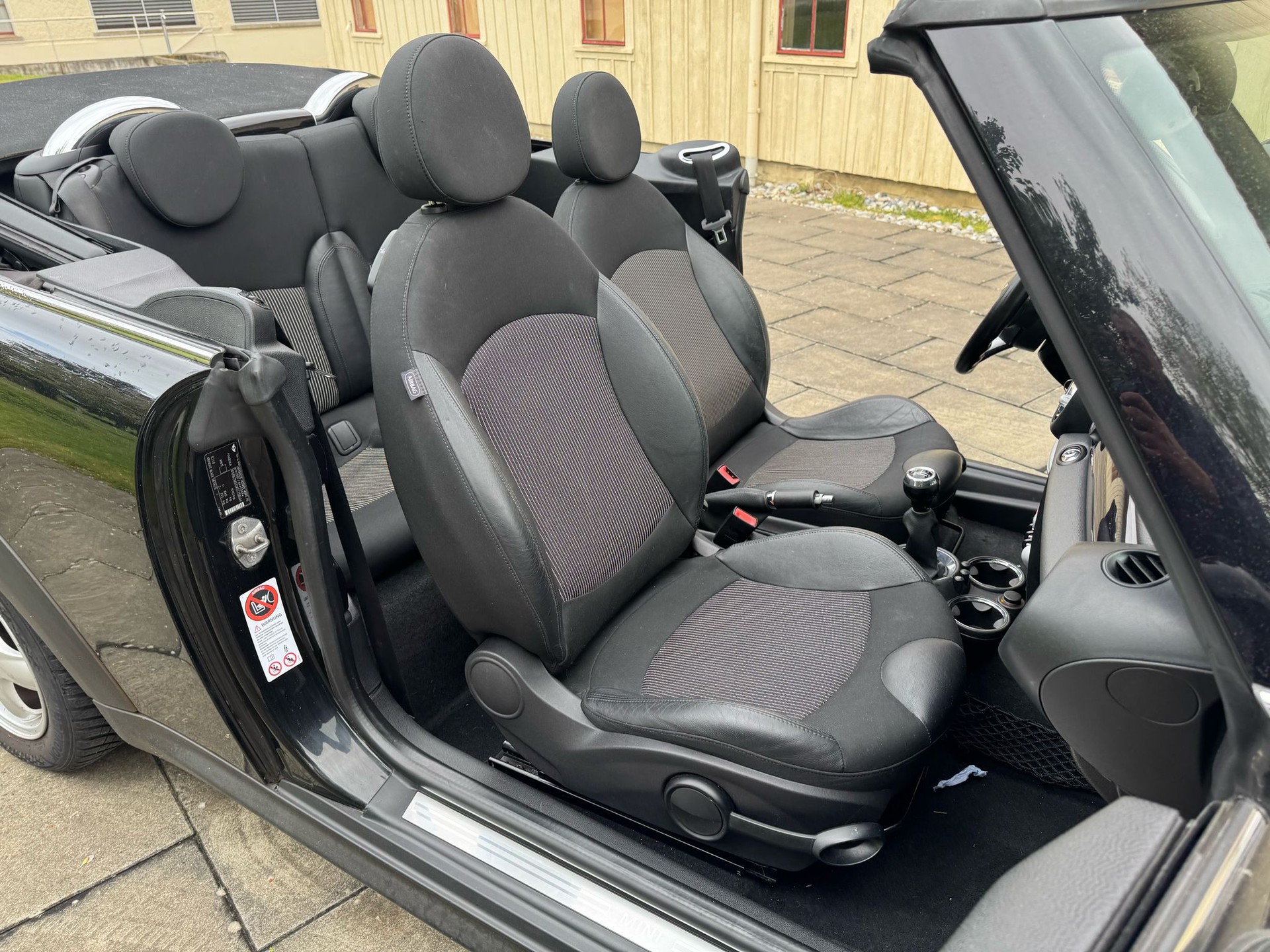 MINI One Cabriolet-image-11