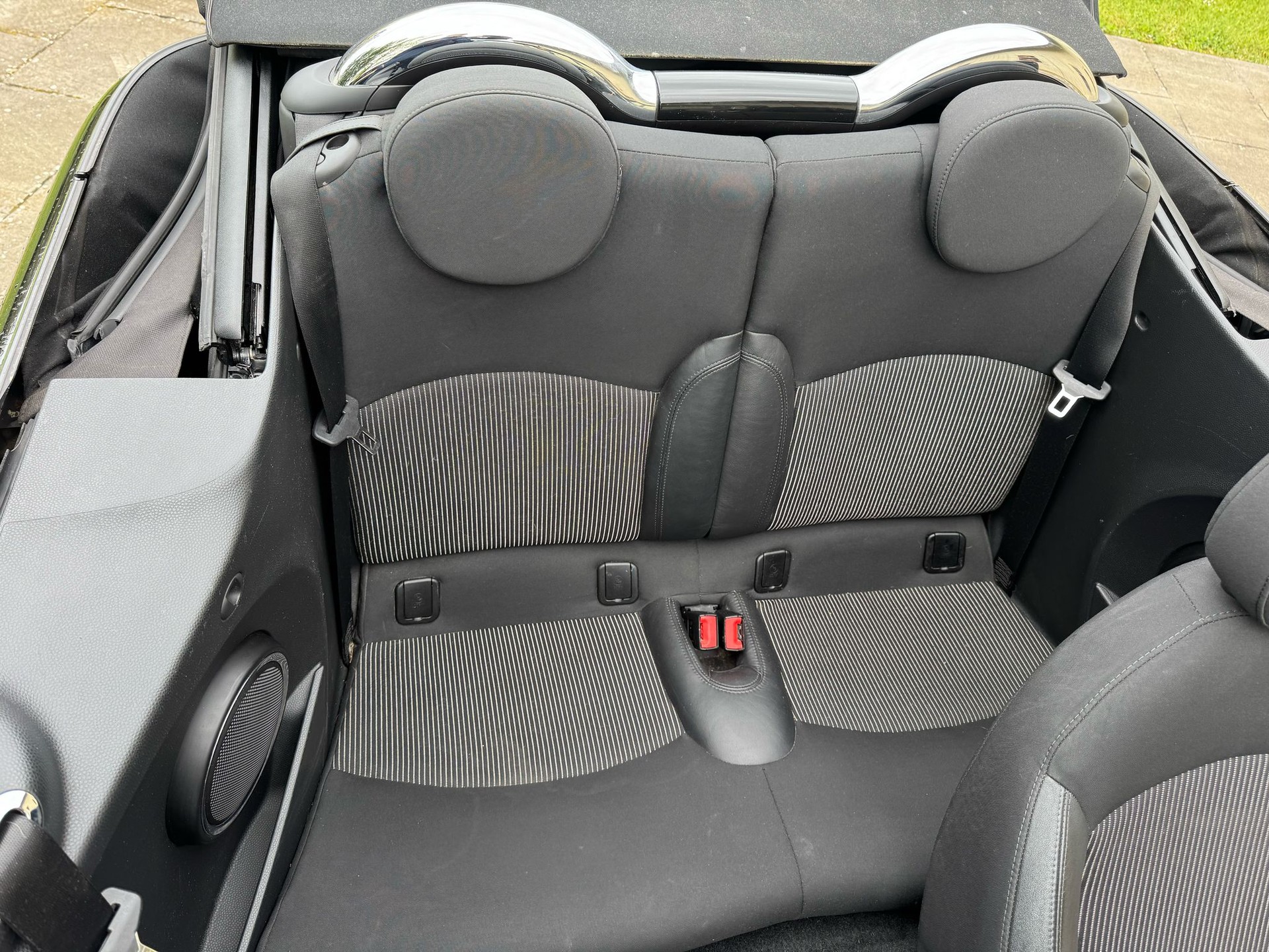MINI One Cabriolet-image-14