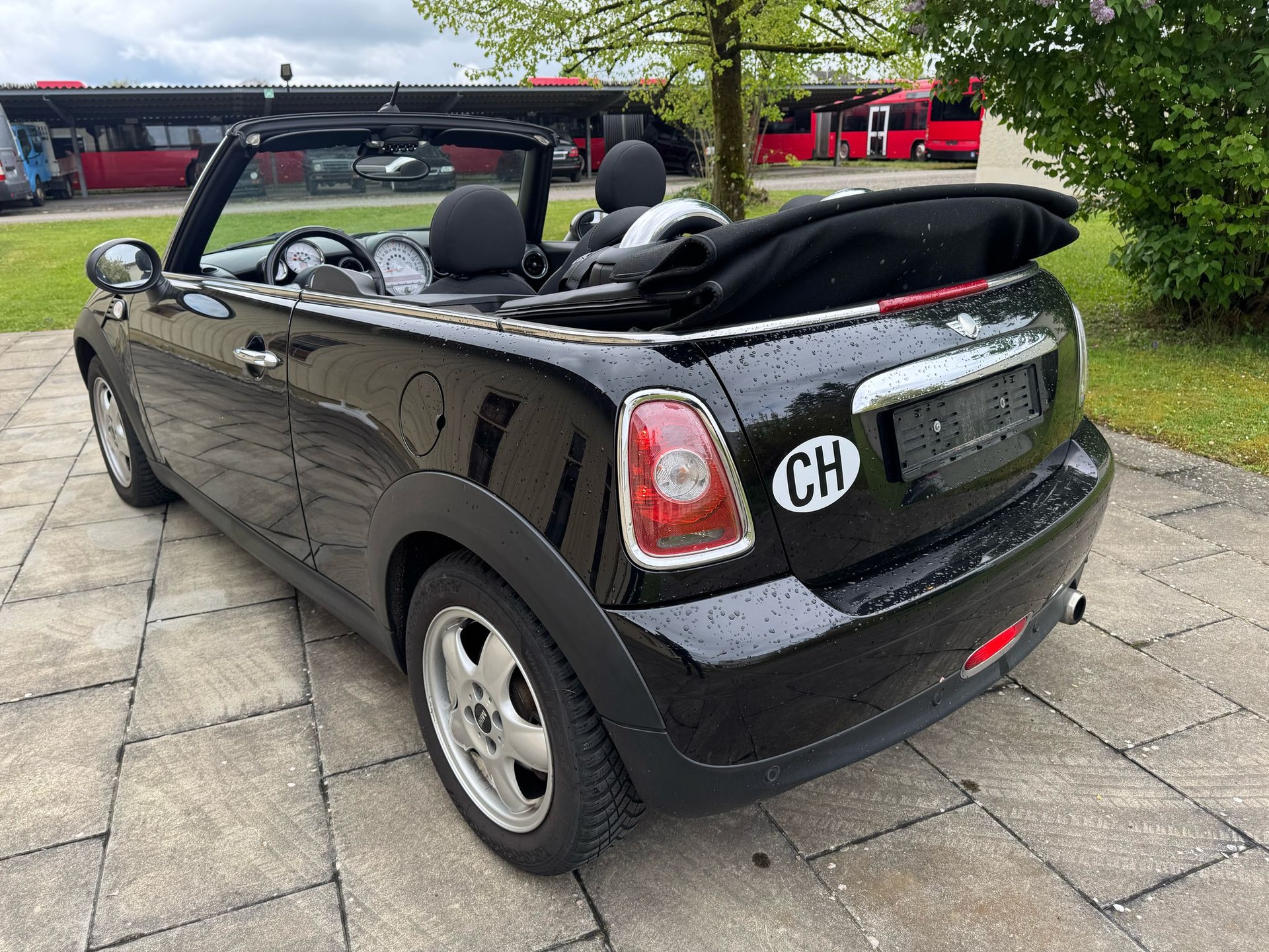 MINI One Cabriolet-image-8