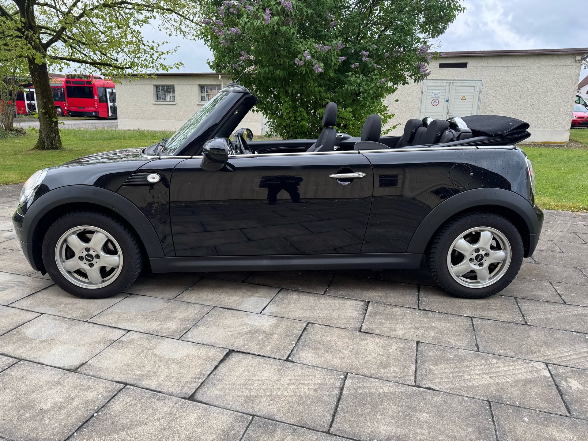 MINI One Cabriolet-image-6