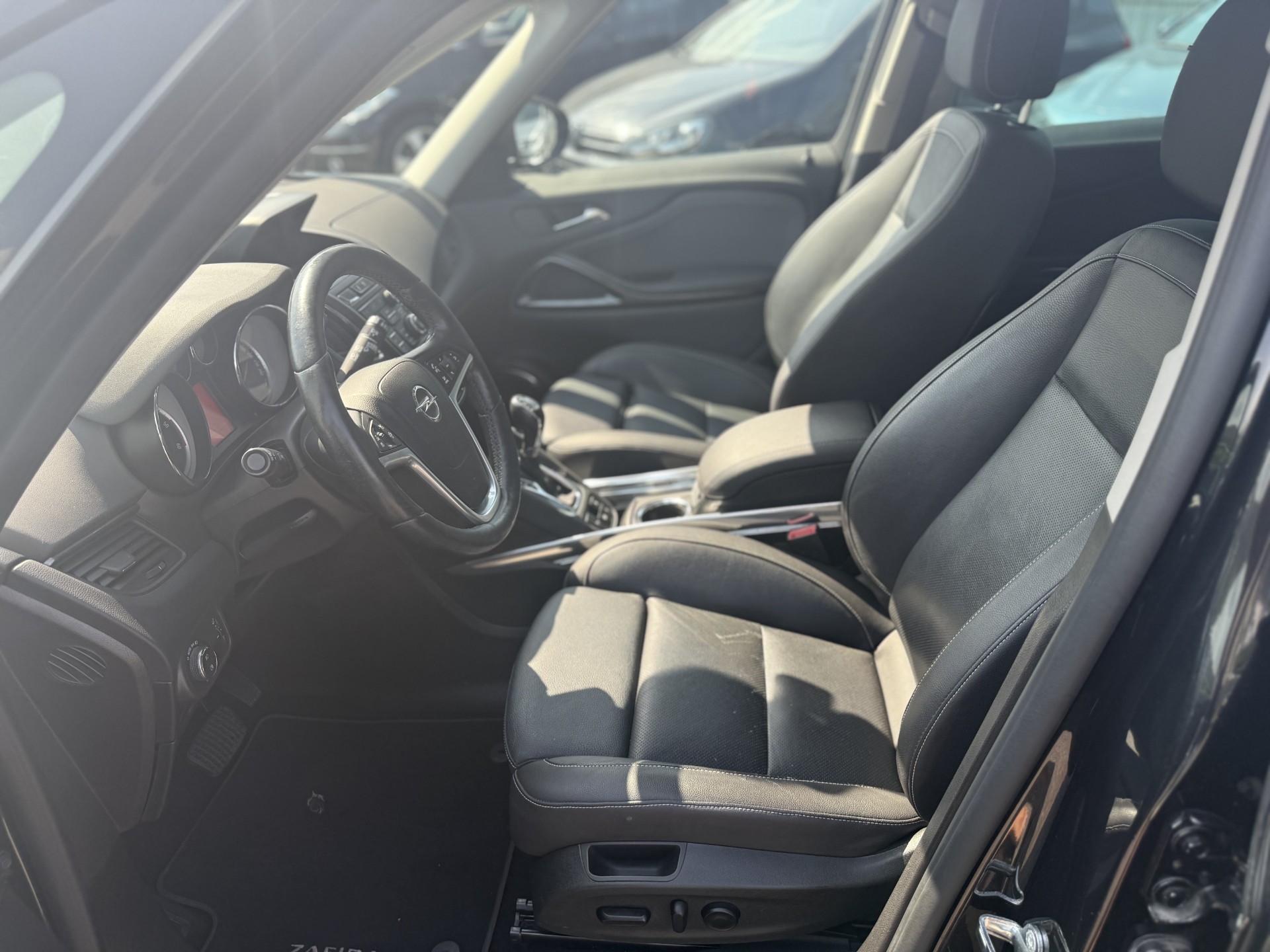 OPEL Zafira Tourer 2.0 CDTi Drive Automatic-image-8