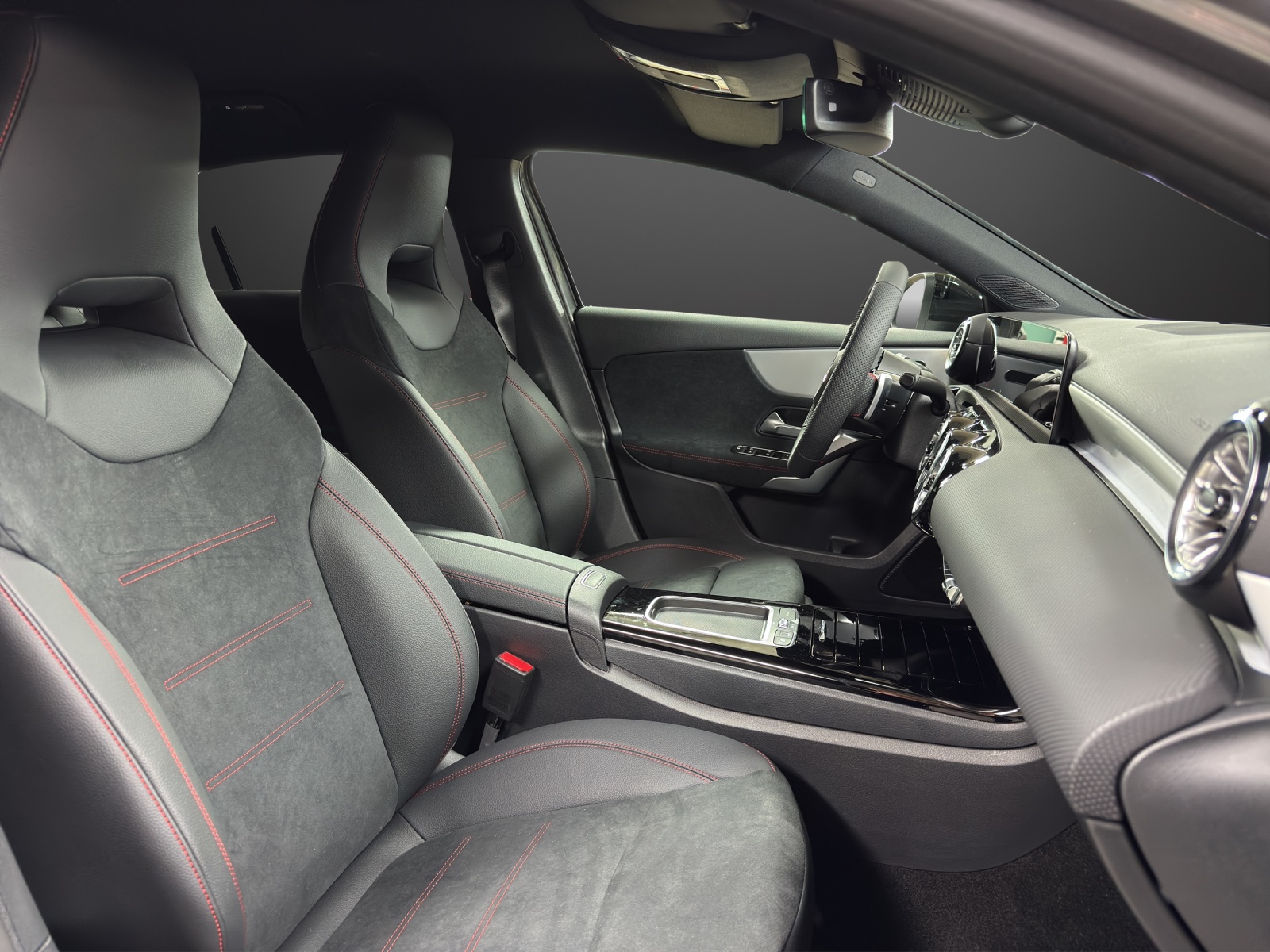 MERCEDES-BENZ A 220 4Matic 8G-DCT-image-11