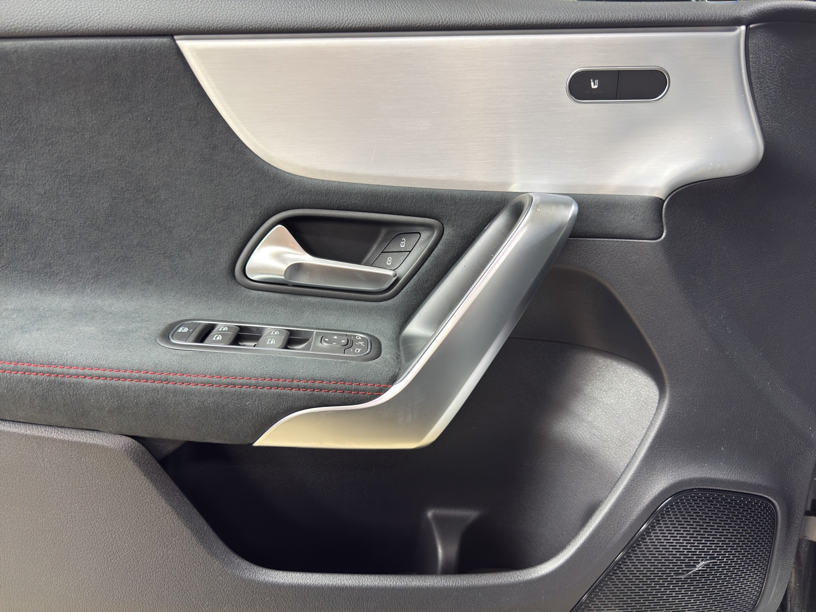 MERCEDES-BENZ A 220 4Matic 8G-DCT-image-12