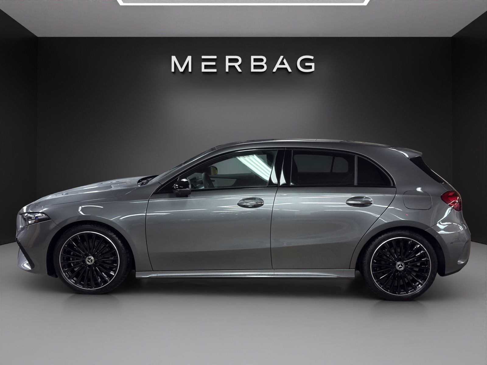 MERCEDES-BENZ A 220 4Matic 8G-DCT-image-1