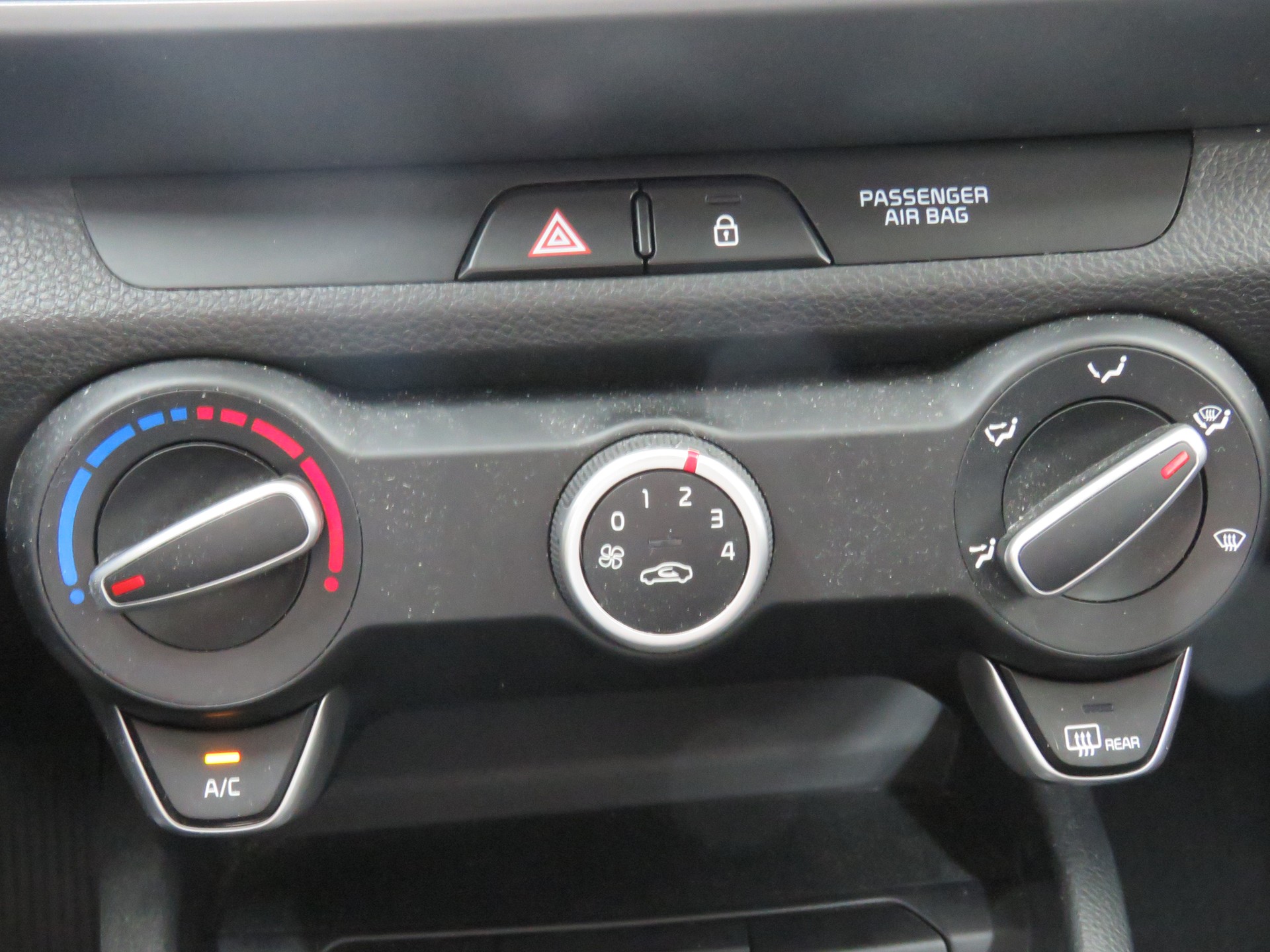 KIA Stonic 1.0 T-GDI Power DCT (Automat)-image-16