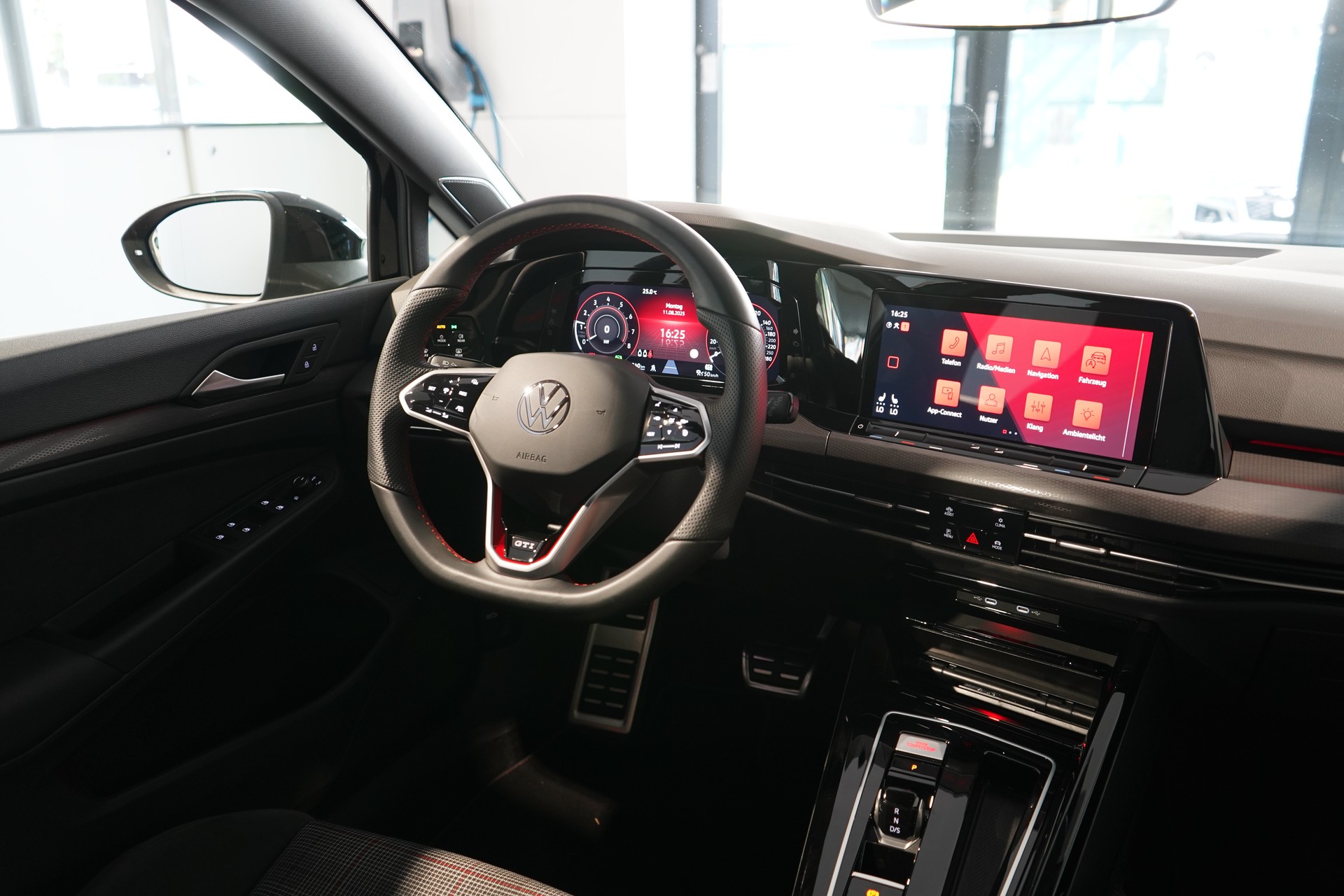 VW Golf 2.0 TSI GTI DSG-image-8