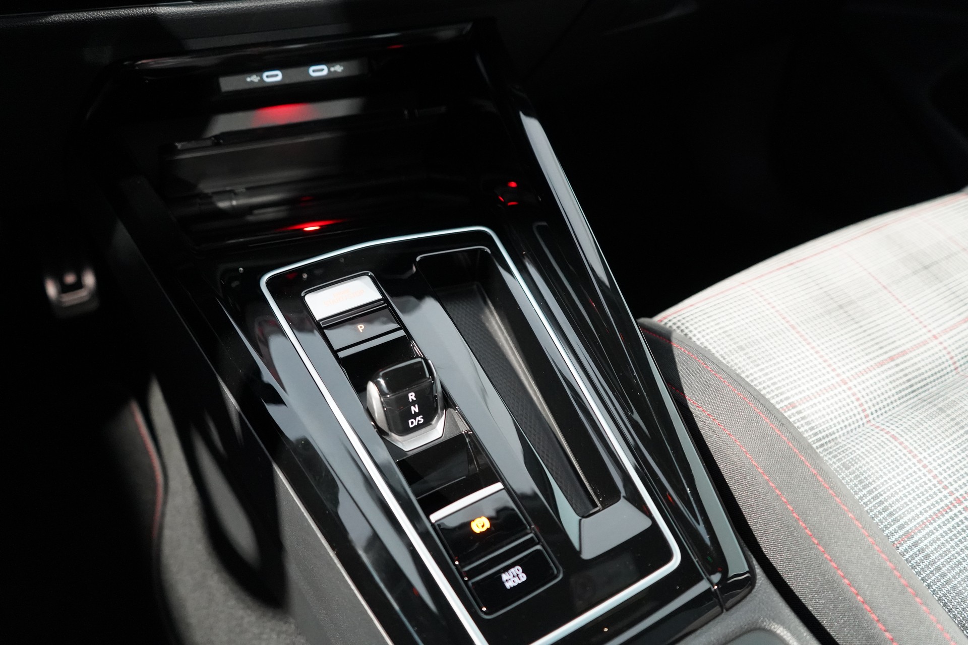 VW Golf 2.0 TSI GTI DSG-image-11