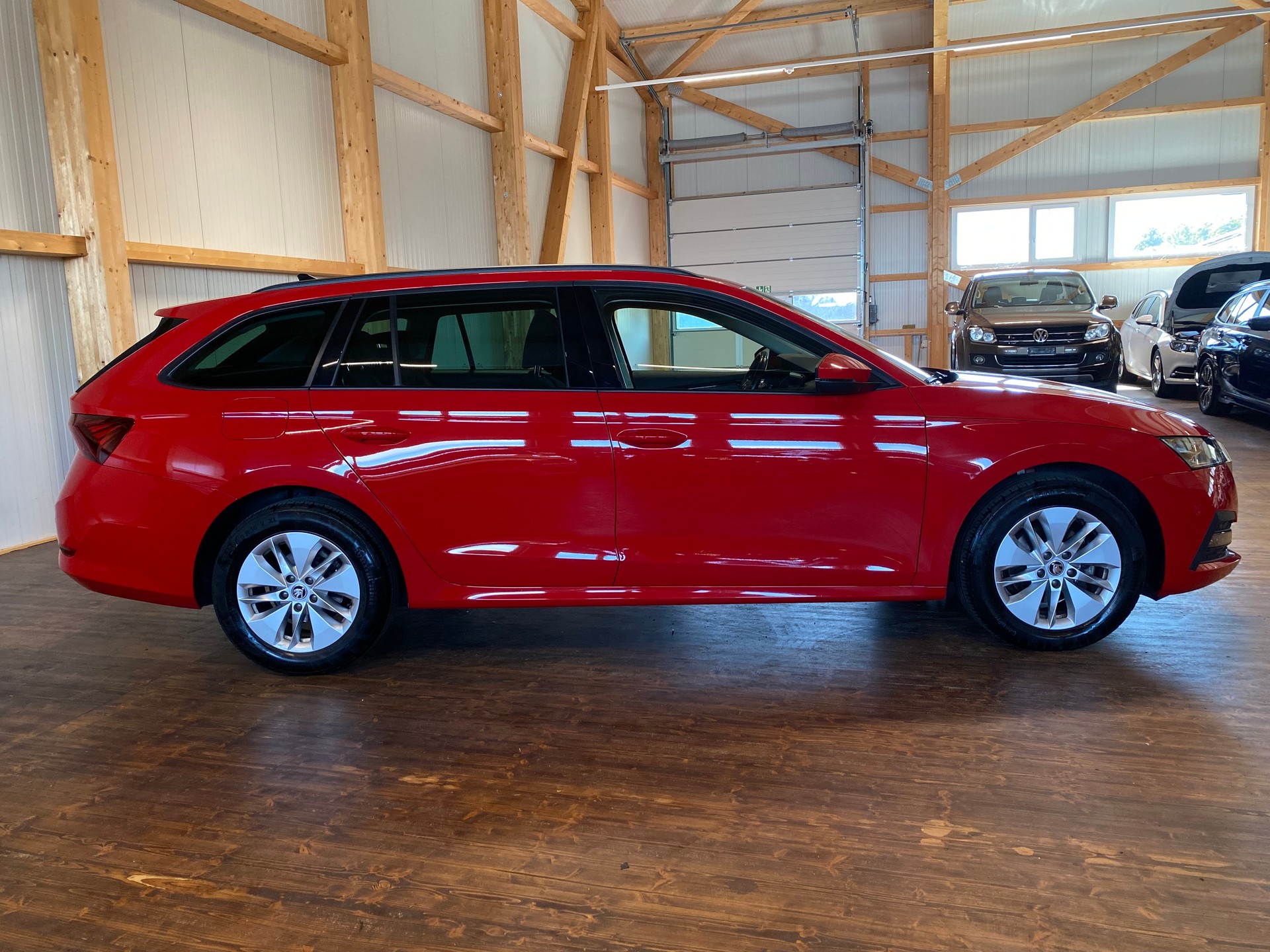 SKODA Octavia Combi 2.0 TDI DSG Ambition-showroom-element-2