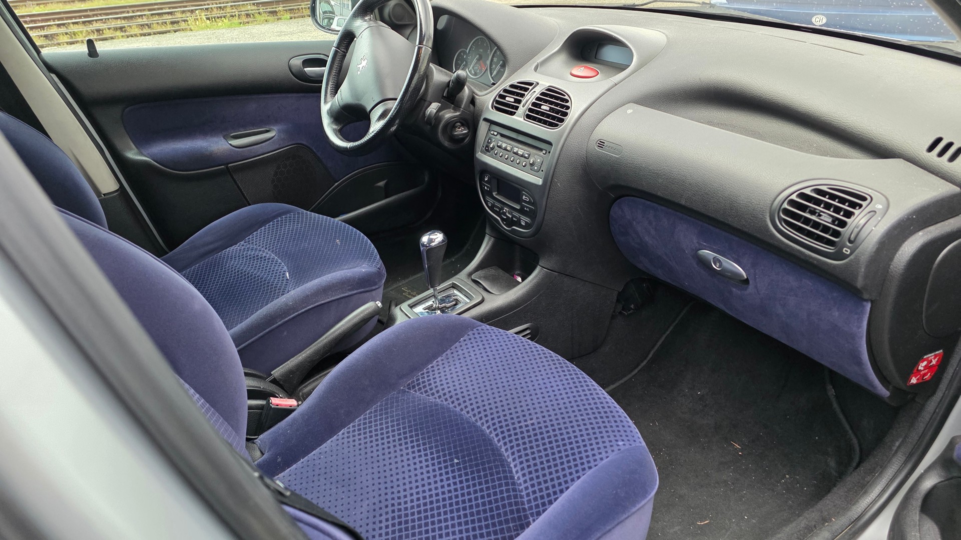 PEUGEOT 206 1.6 16V Quiksilver-image-7