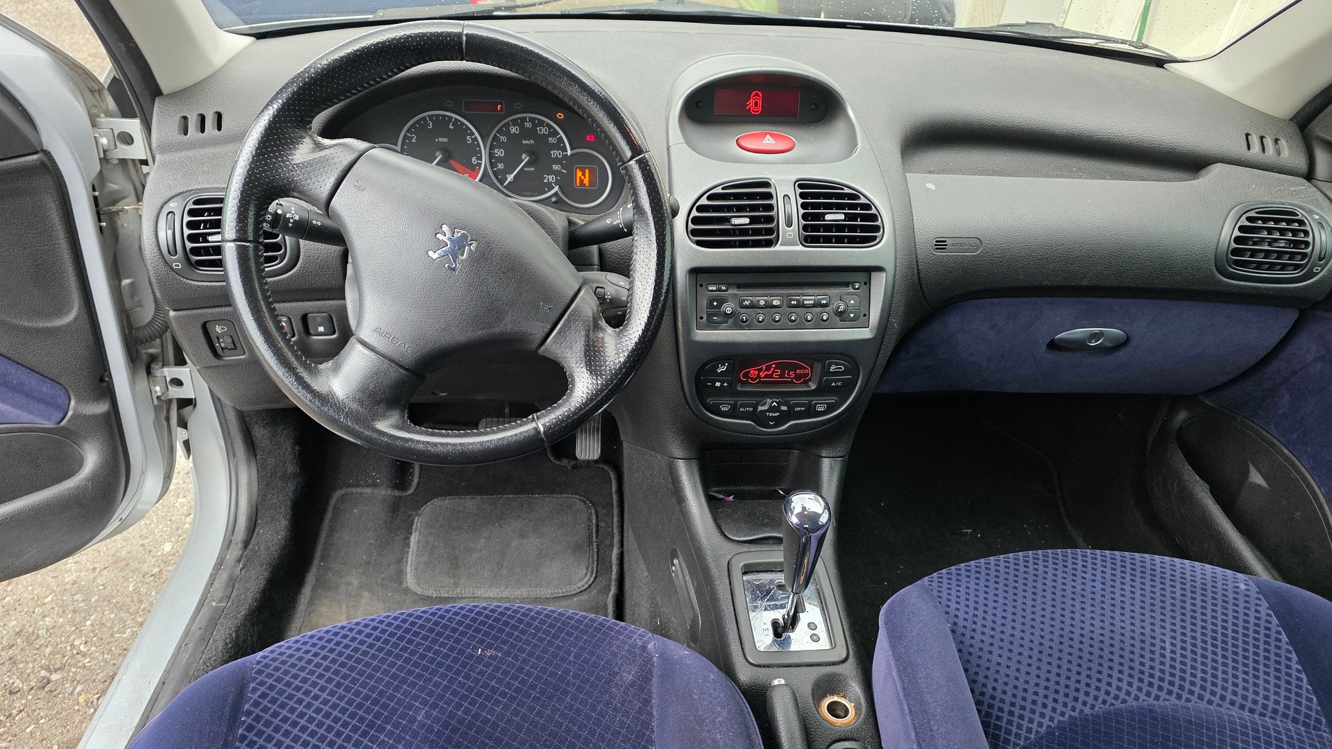 PEUGEOT 206 1.6 16V Quiksilver-image-6