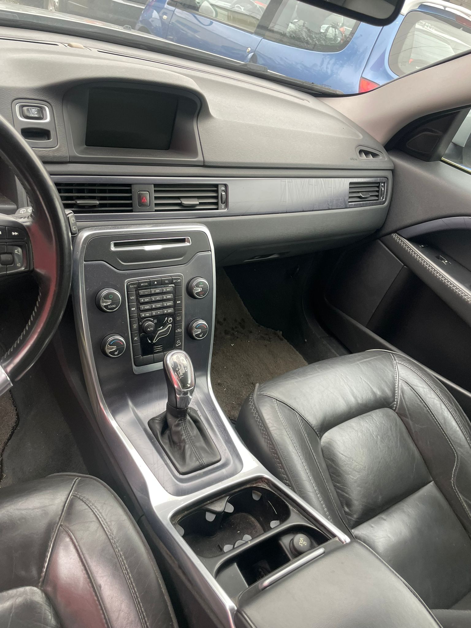 VOLVO XC70 D4 AWD OceanRace Geartronic-image-5