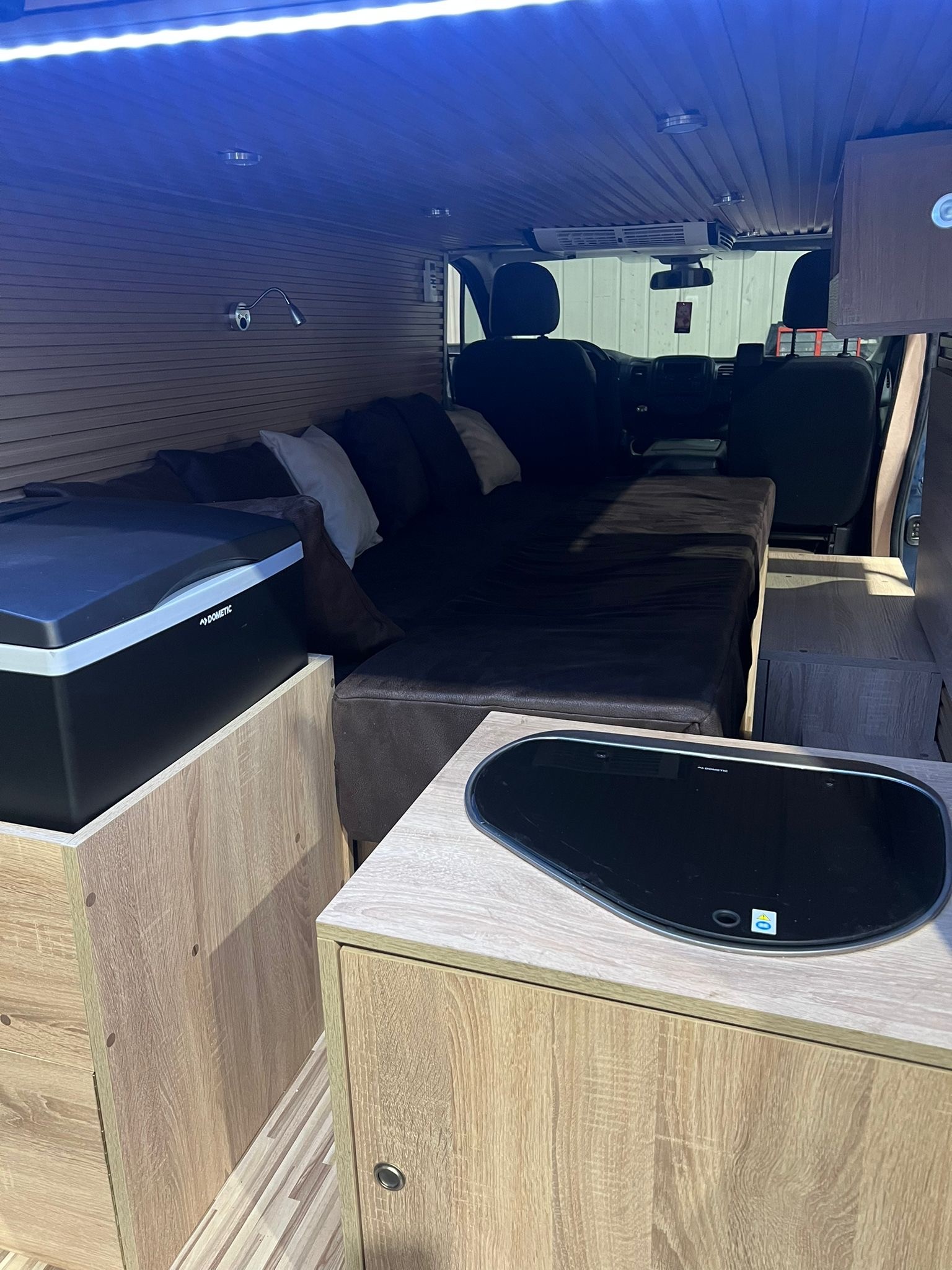RENAULT TRAFIC-image-10