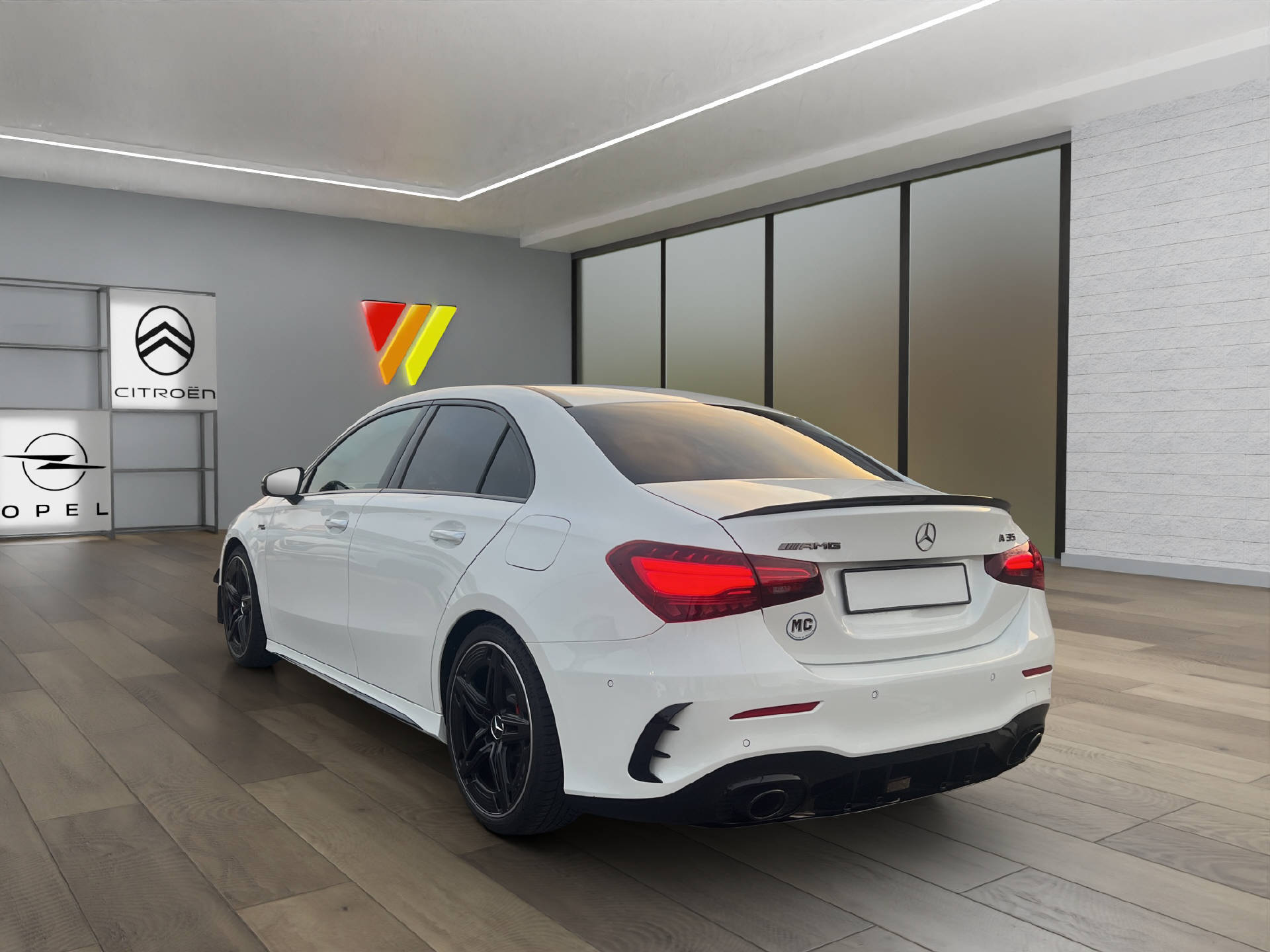 MERCEDES-BENZ A 35 AMG 4matic-image-4