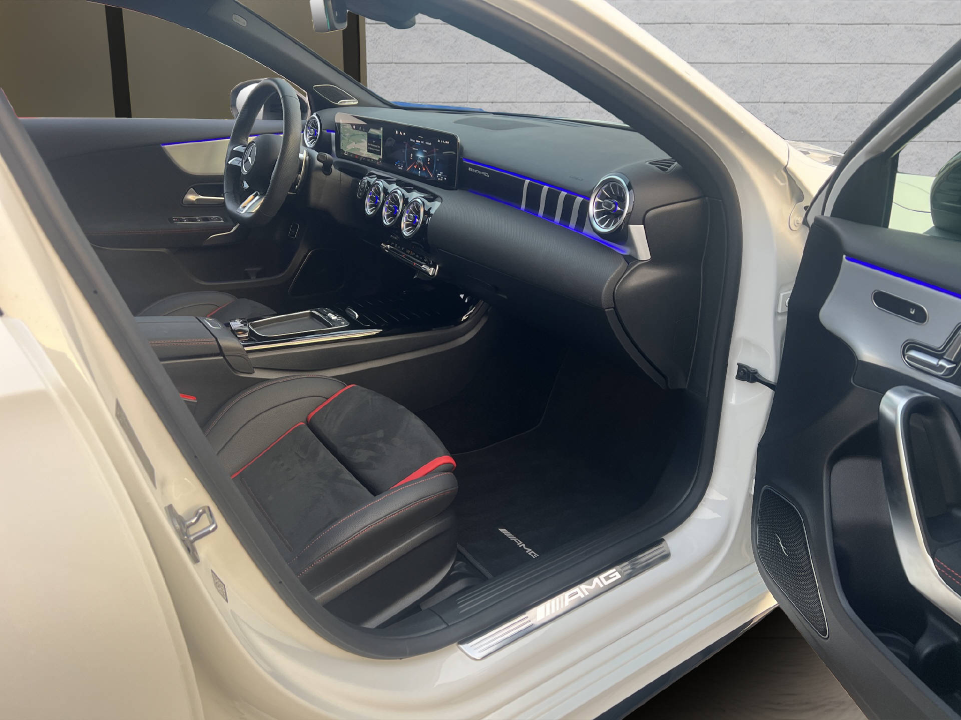 MERCEDES-BENZ A 35 AMG 4matic-image-14