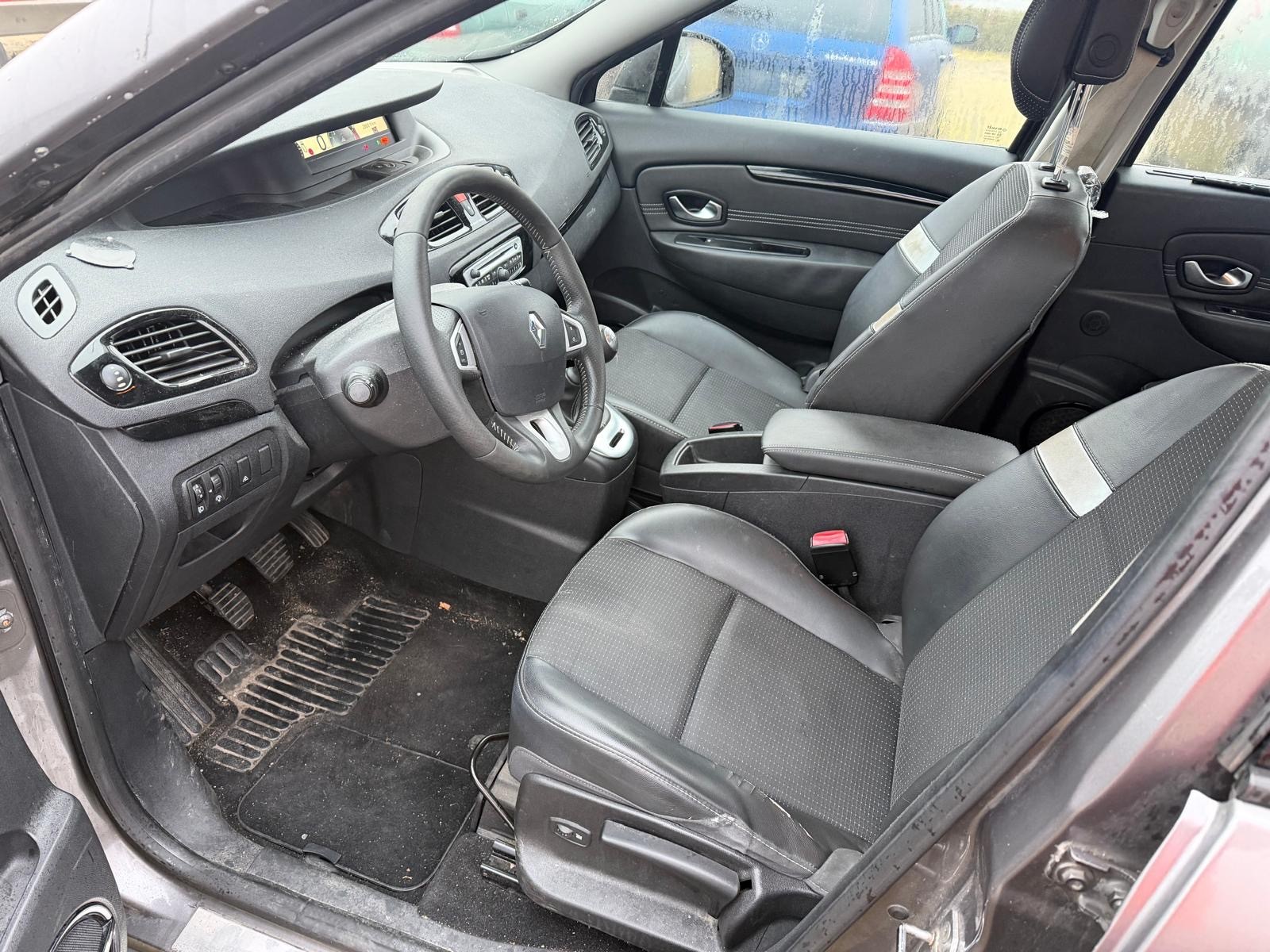 RENAULT Scénic 1.4 16V Turbo Bose-image-7