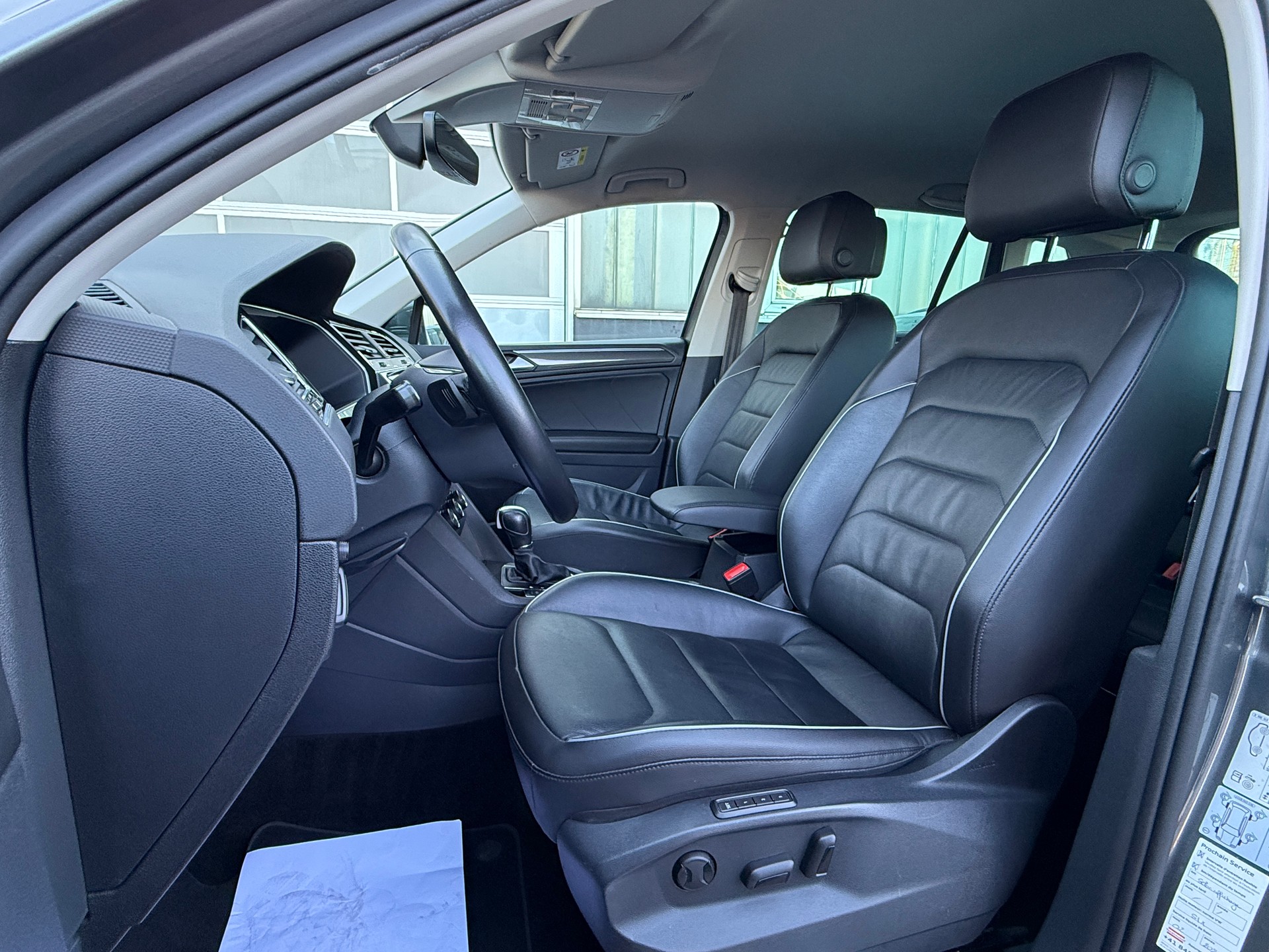 VW Tiguan 2.0TSI R-LINE 4Motion DSG *** DISTANZREGLER / AHK ***-image-13