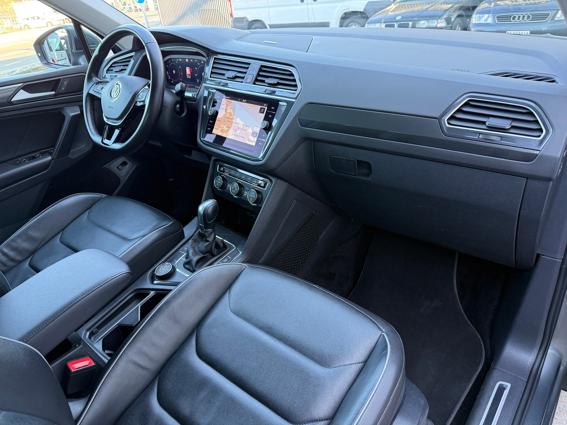 VW Tiguan 2.0TSI R-LINE 4Motion DSG *** DISTANZREGLER / AHK ***-image-9