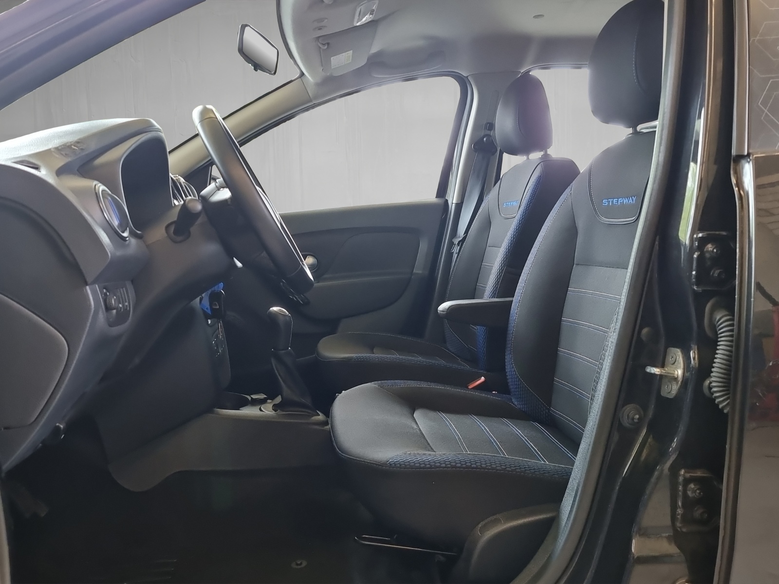 DACIA Sandero 0.9 TCe Celebration S/S-image-6