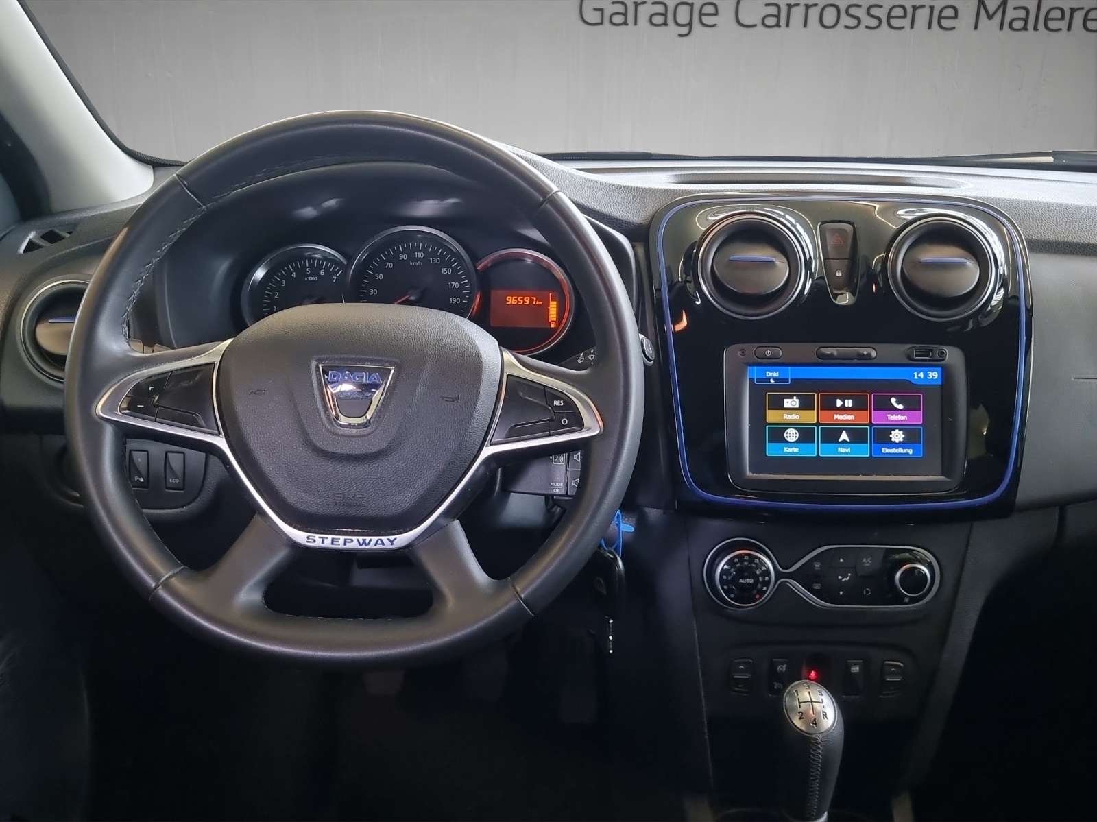 DACIA Sandero 0.9 TCe Celebration S/S-image-8