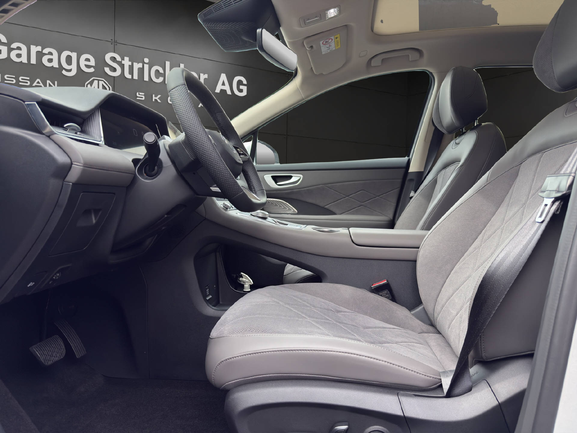MG S6 EV 77 kWh Luxury 4WD-image-9