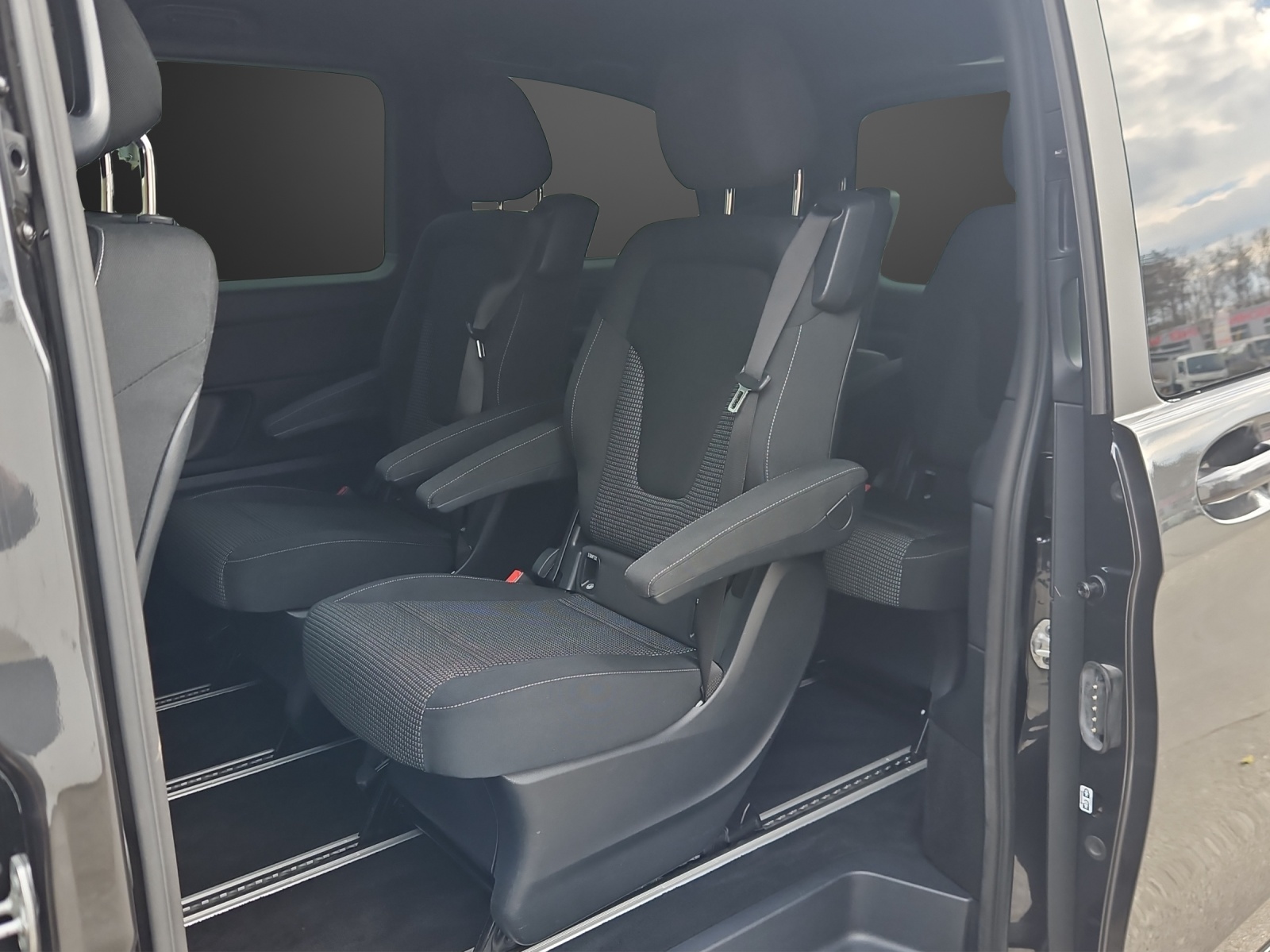 MERCEDES-BENZ V 220 d Trend kompakt 4Matic 9G-Tronic-image-8