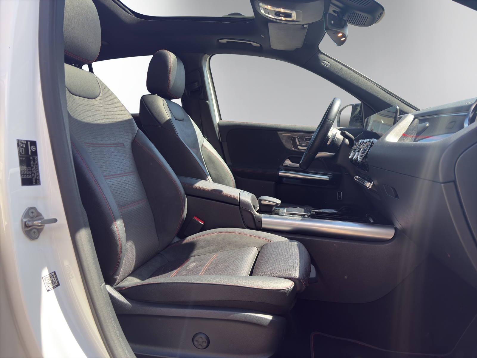 MERCEDES-BENZ GLA 200 AMG Line Edition 1. 7G-DCT-image-12