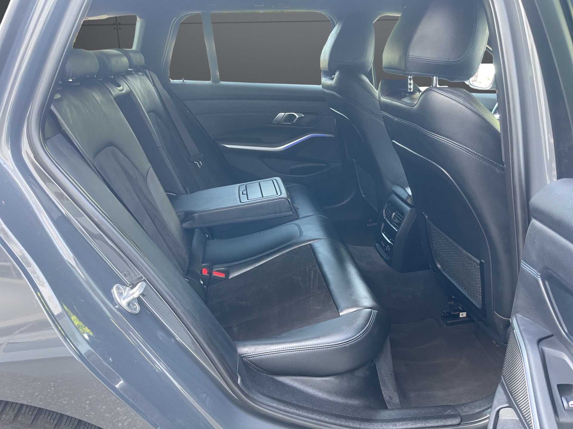 BMW 320d xDrive Touring M Sport Steptronic-image-7