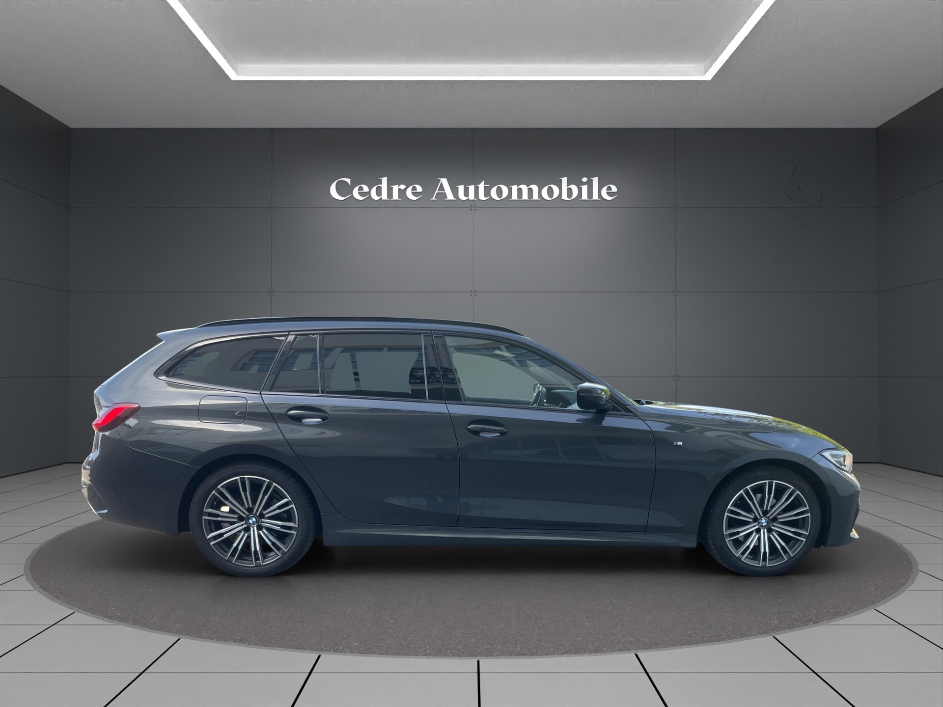 BMW 320d xDrive Touring M Sport Steptronic-image-4