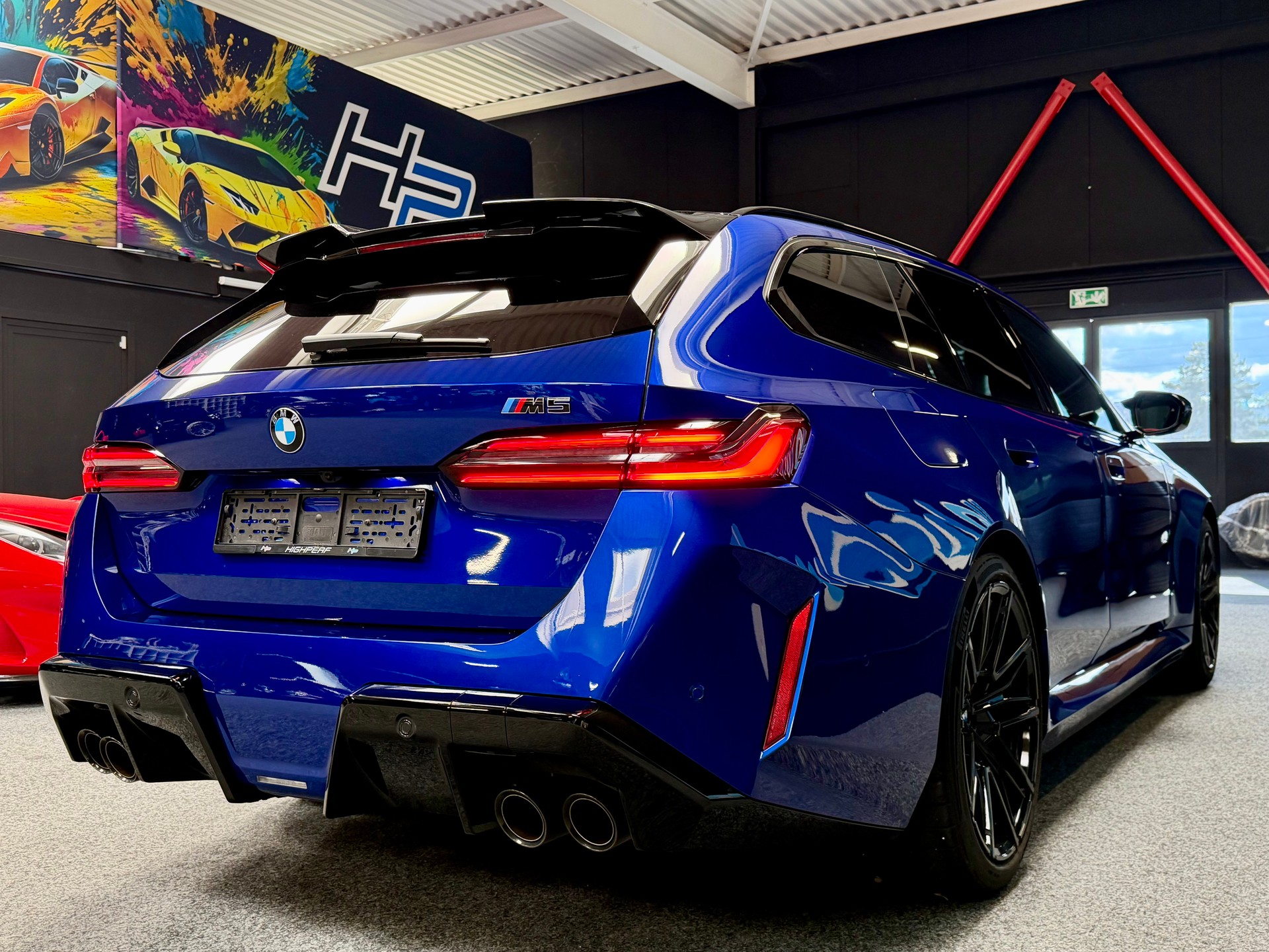 BMW M5 xDrive Touring-image-6