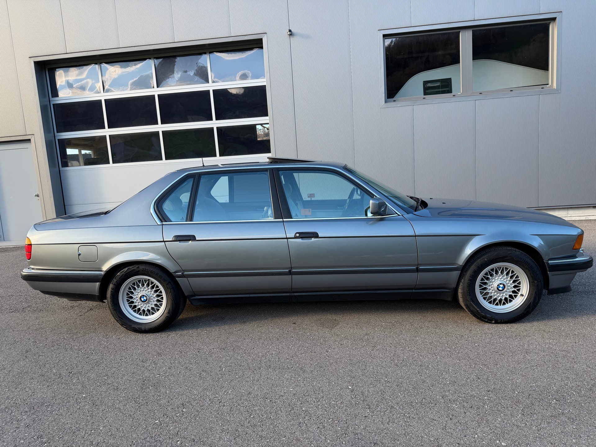 BMW 740iL V8-image-4